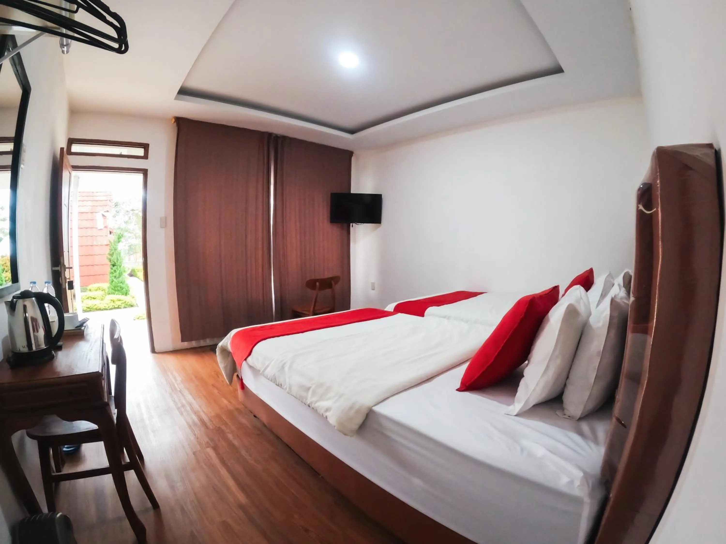 Bed in Noah Hotel Silangit