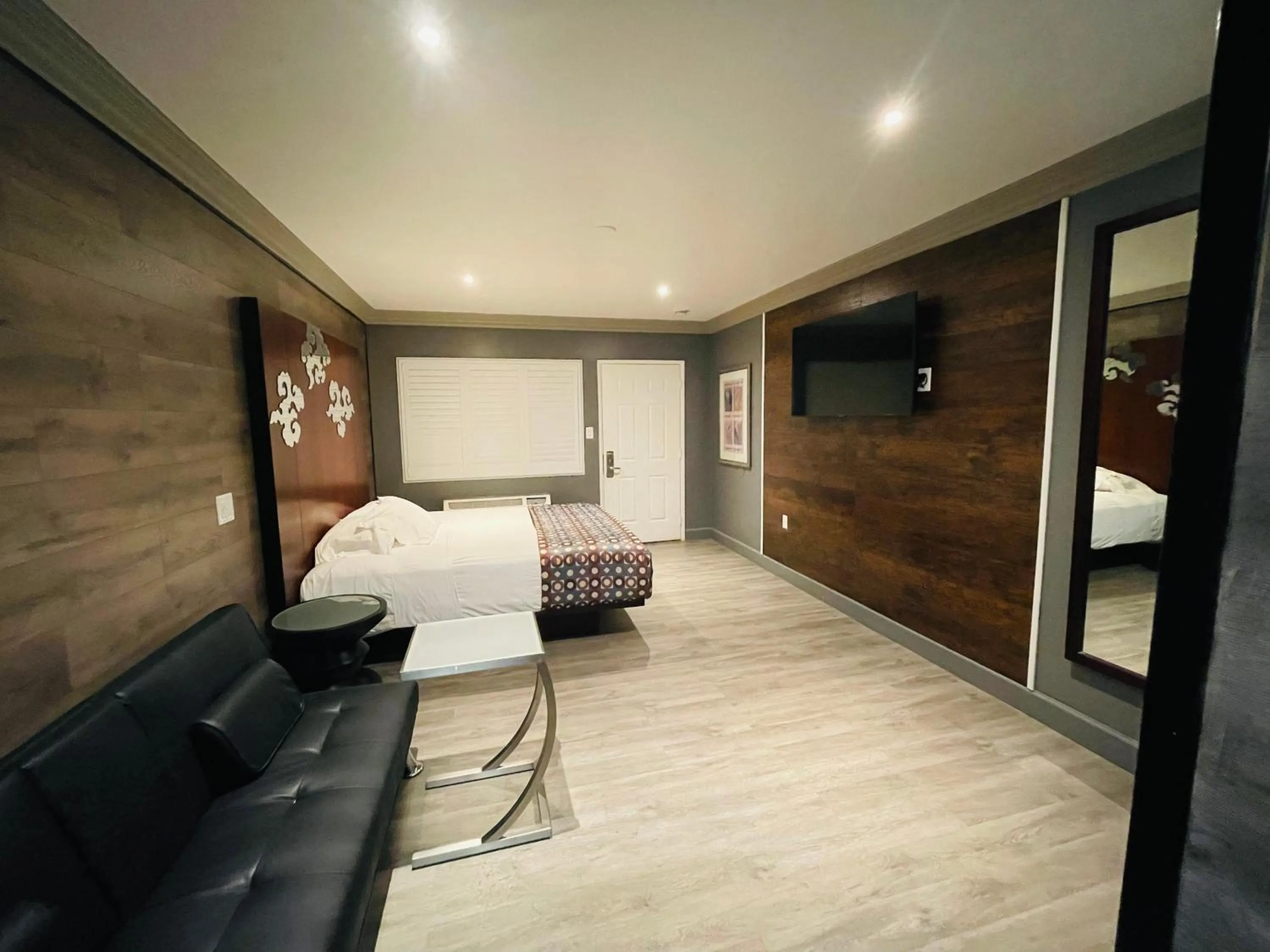 Bed in Casa Blanca Inn - Whittier, Los Angeles