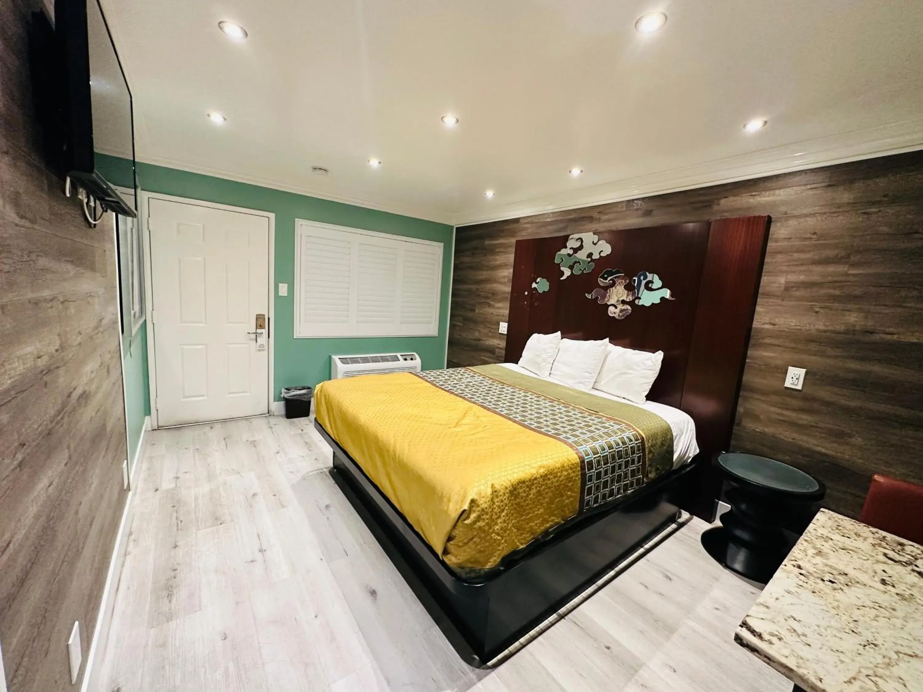 Standard King Room in Casa Blanca Inn - Whittier, Los Angeles Standard King Room in Casa Blanca Inn - Whittier, Los Angeles