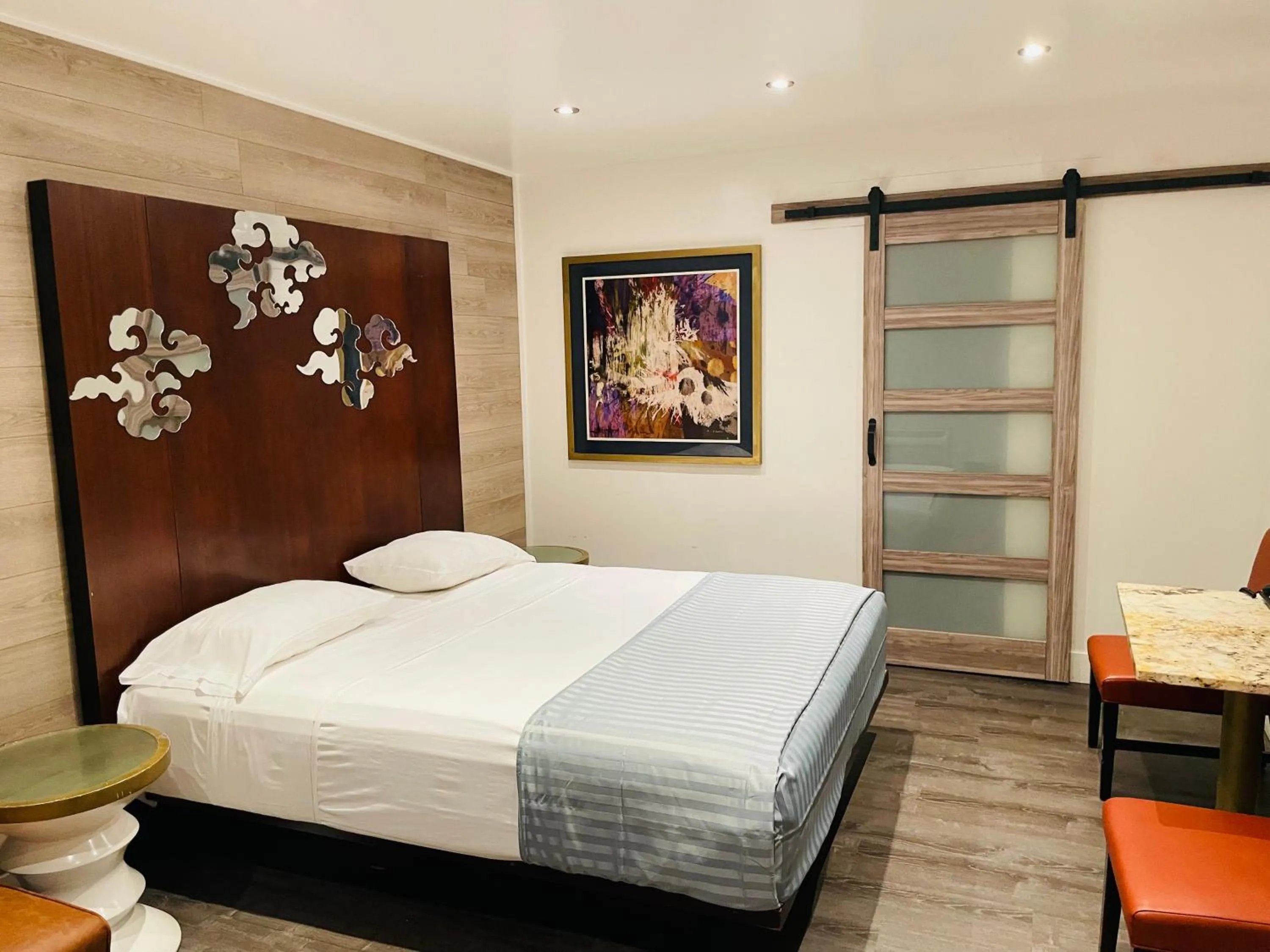 Bed in Casa Blanca Inn - Whittier, Los Angeles