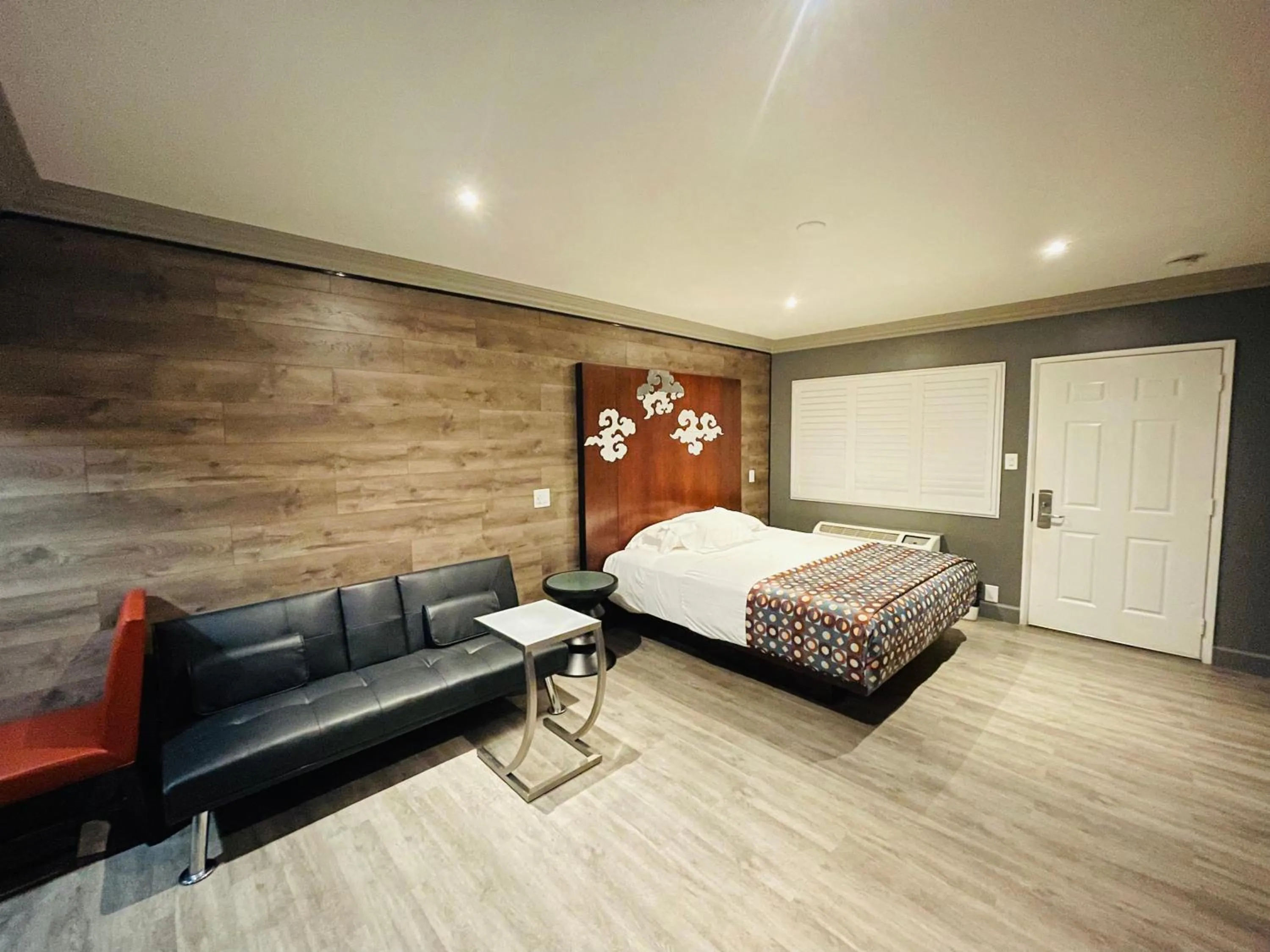 Bed in Casa Blanca Inn - Whittier, Los Angeles