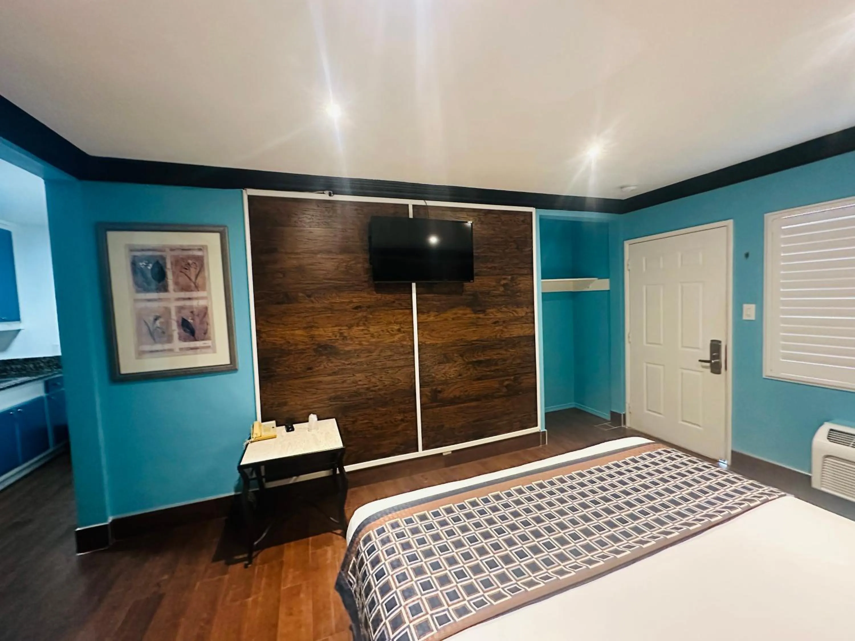 Bed in Casa Blanca Inn - Whittier, Los Angeles