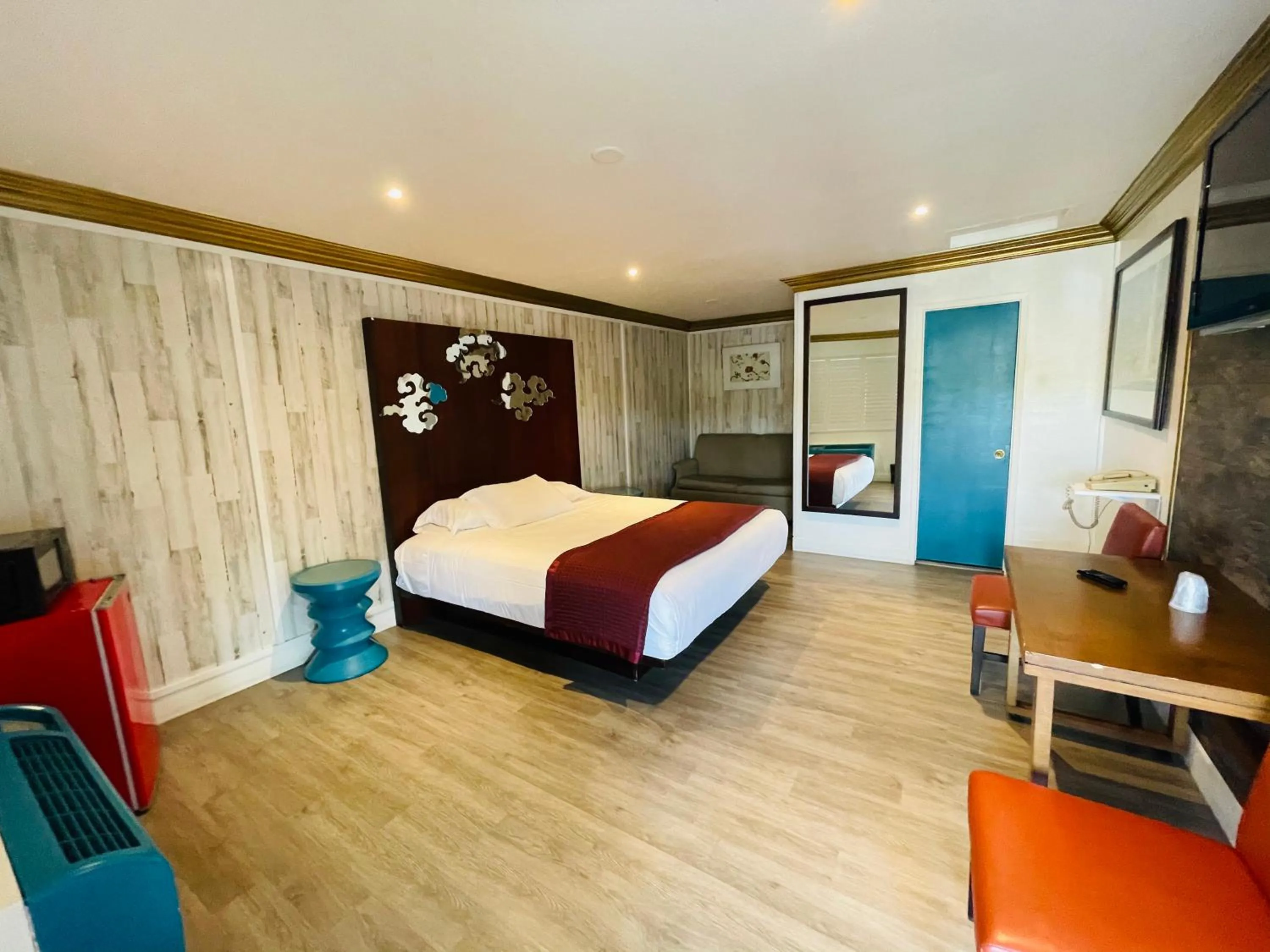 Bed in Casa Blanca Inn - Whittier, Los Angeles