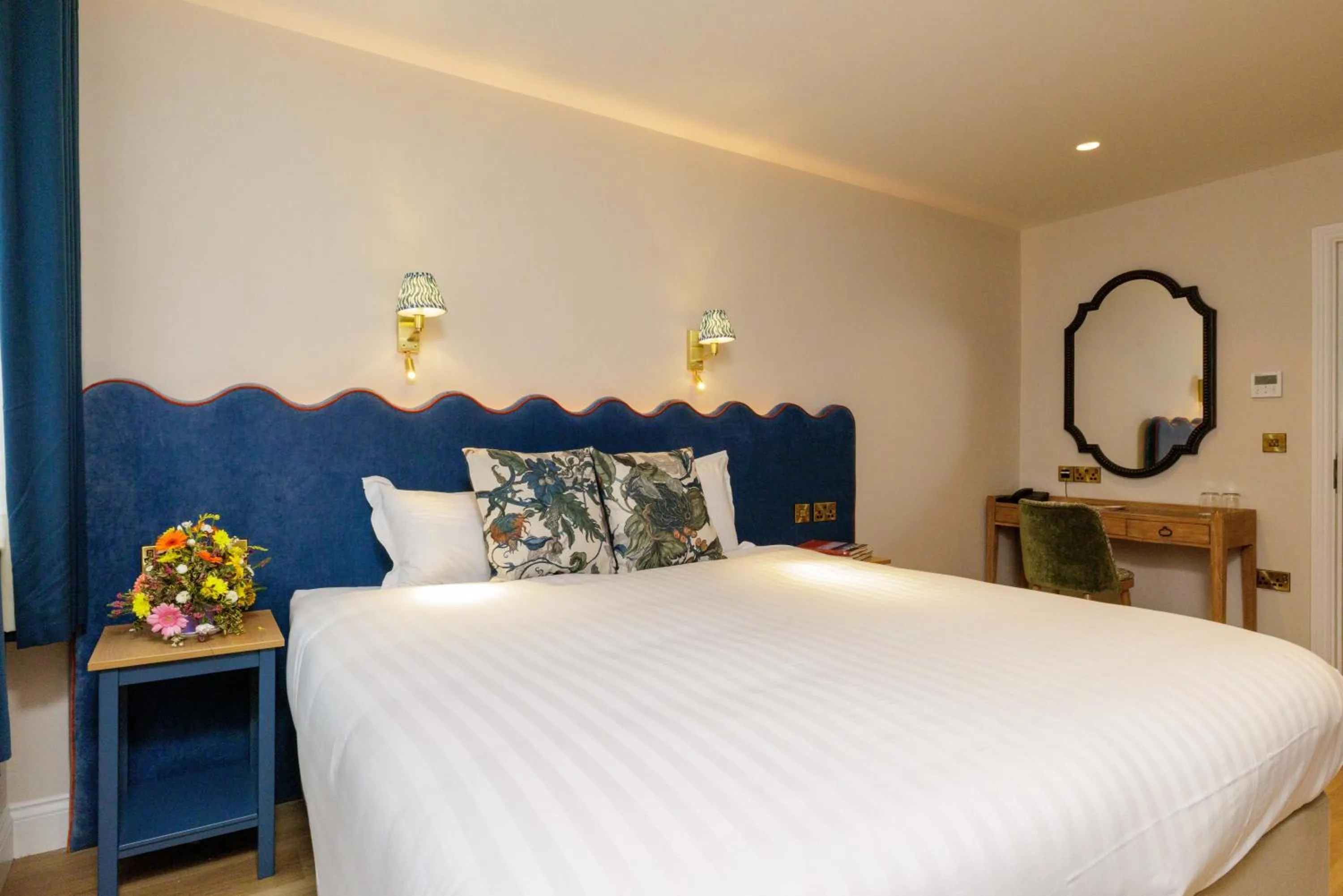 Bedroom, Bed in Club House Hotel Kilkenny