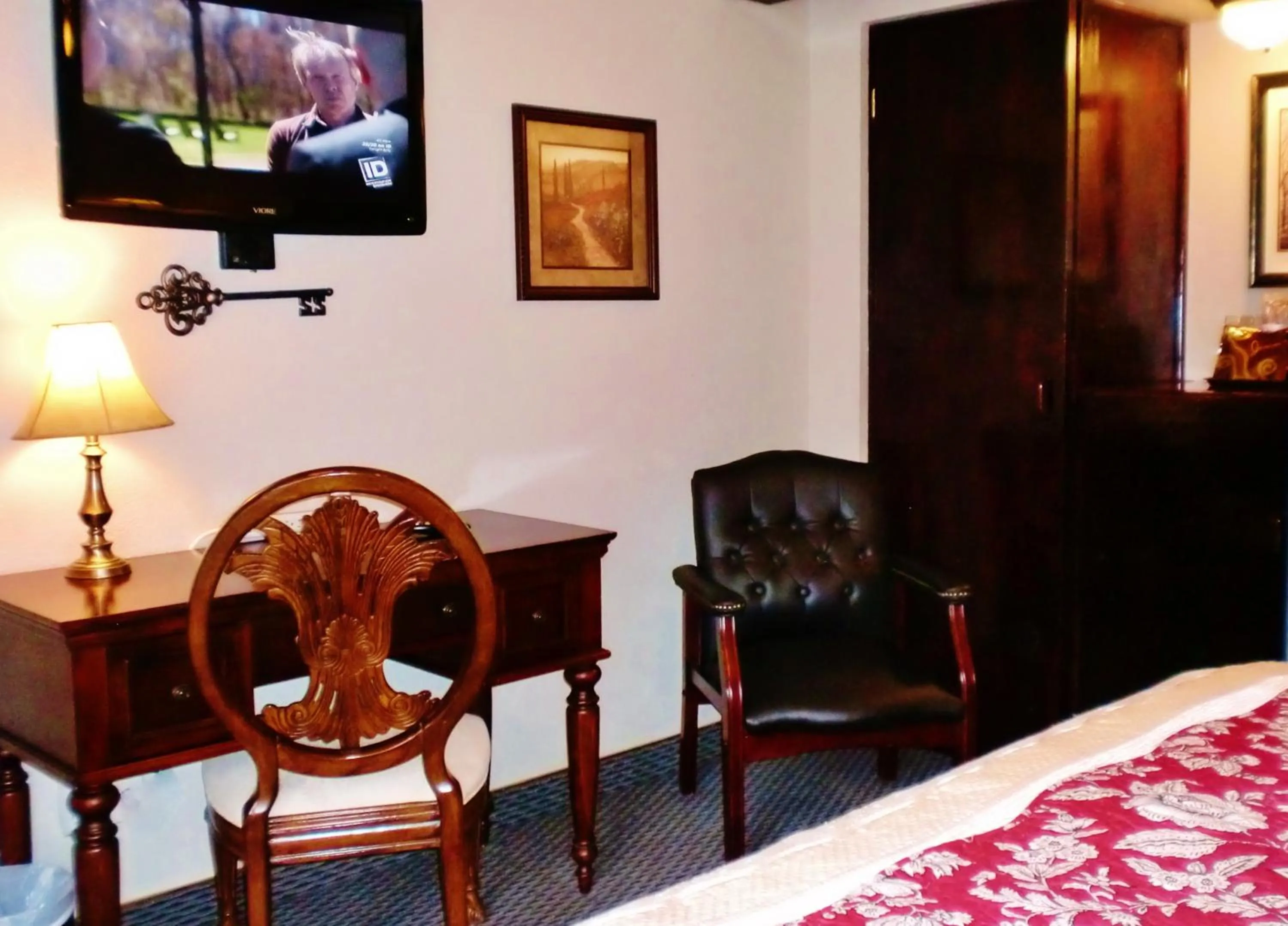 Decorative detail, Bed in The North Shore Inn