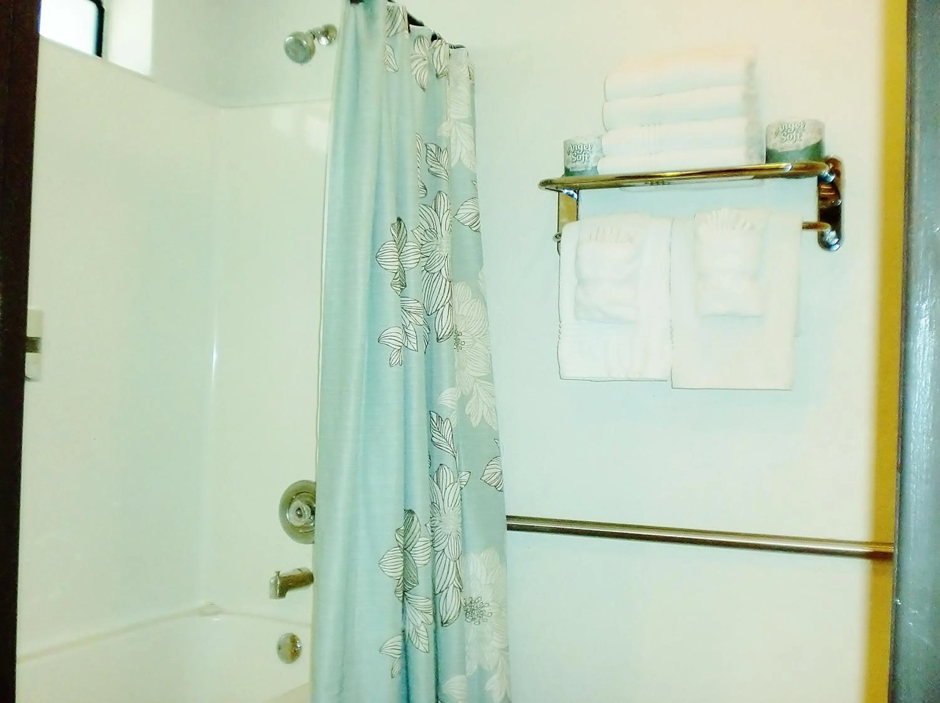 Bathroom in The North Shore Inn