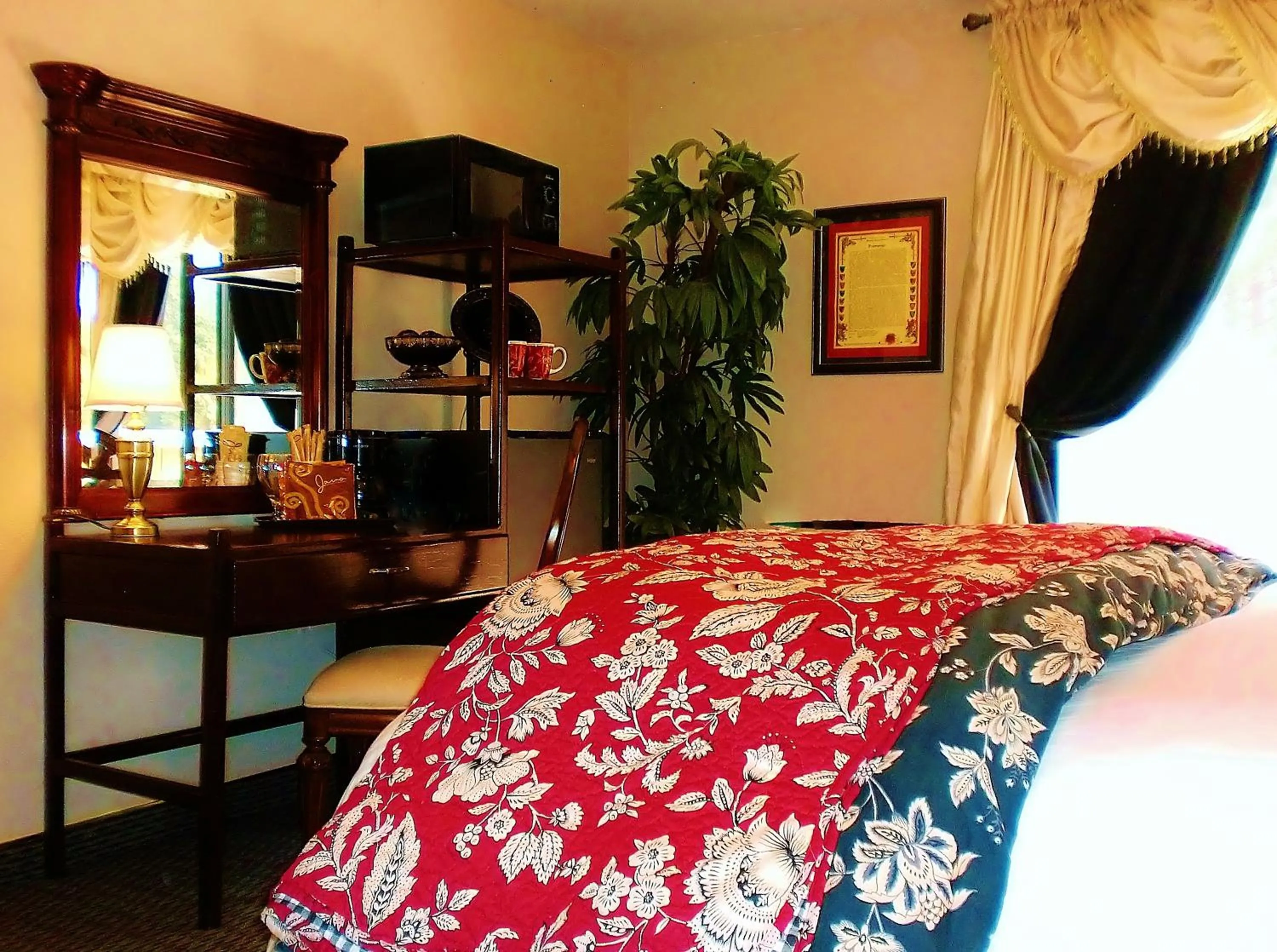 Coffee/tea facilities, Bed in The North Shore Inn