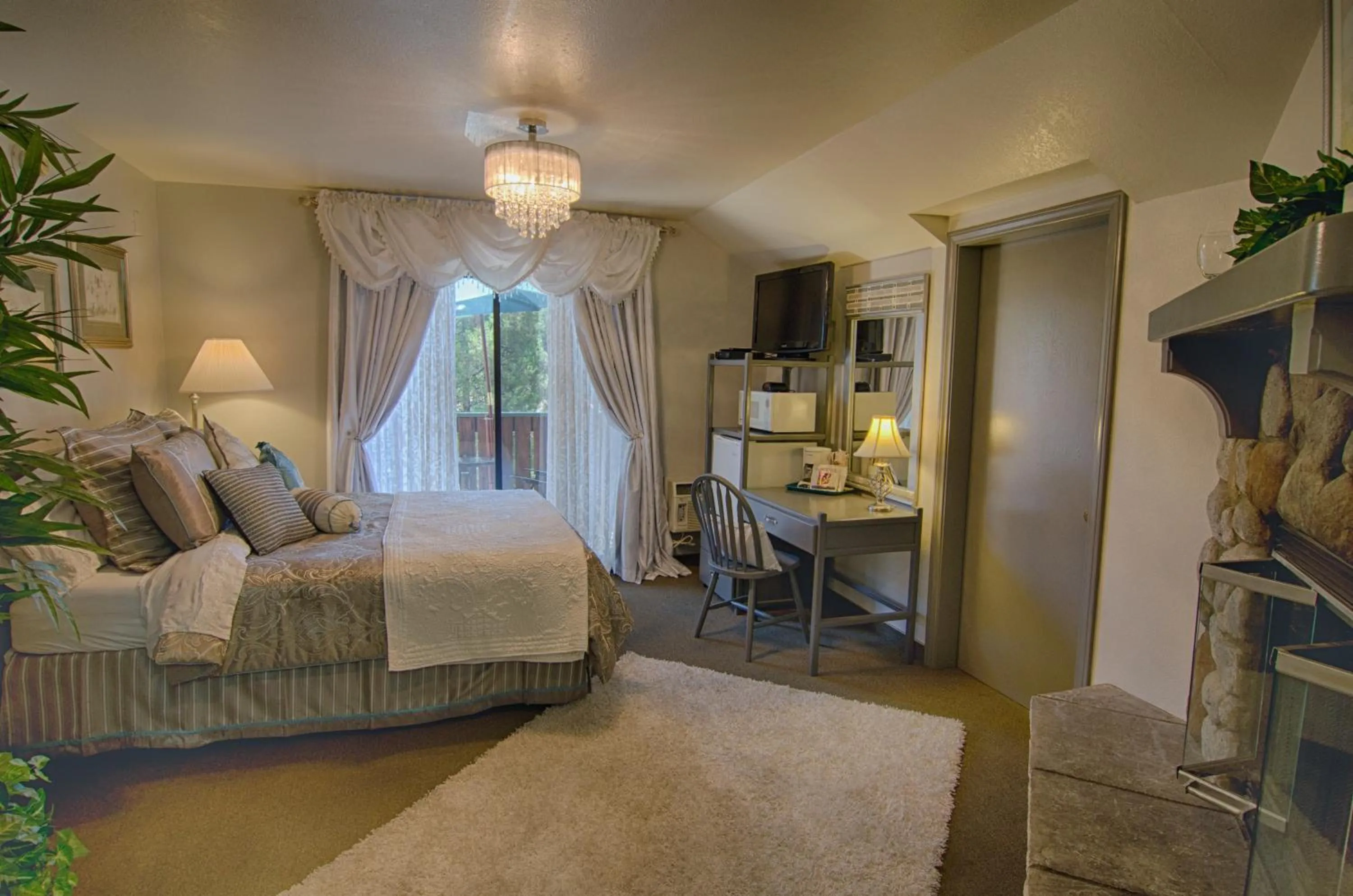 TV and multimedia, Bed in The North Shore Inn