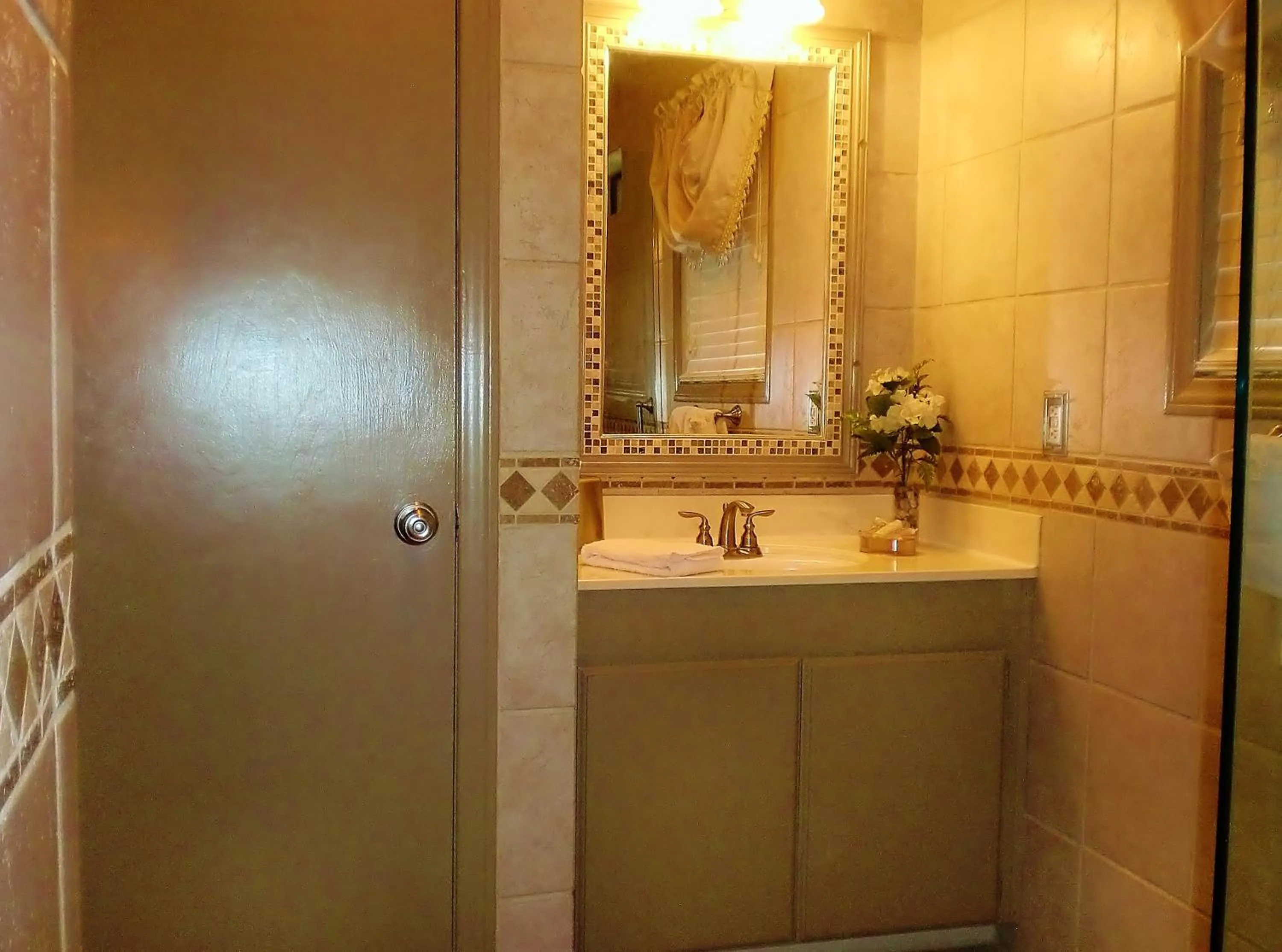 Bathroom in The North Shore Inn