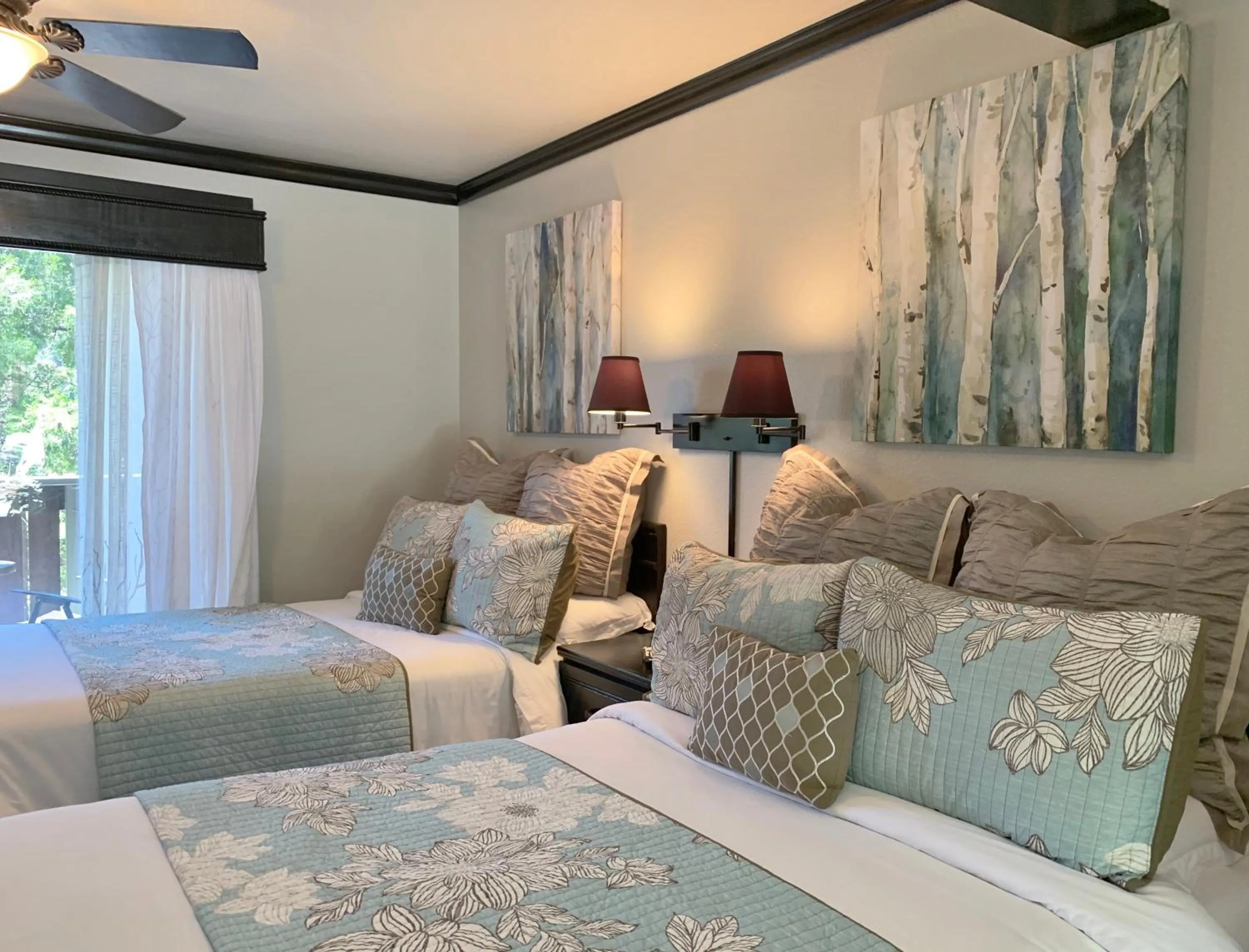 Photo of the whole room, Bed in The North Shore Inn