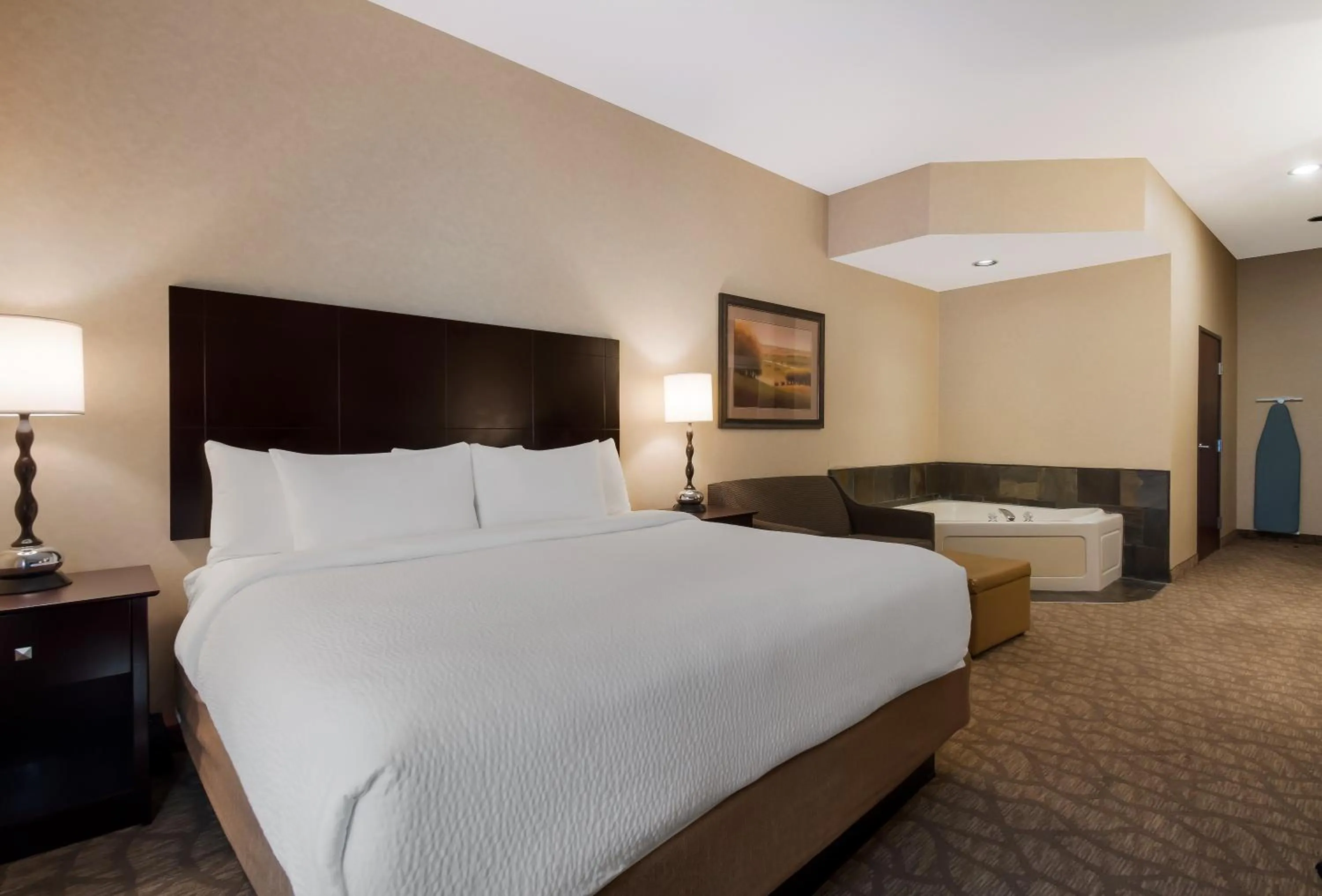 Bedroom, Bed in Best Western University Inn and Suites