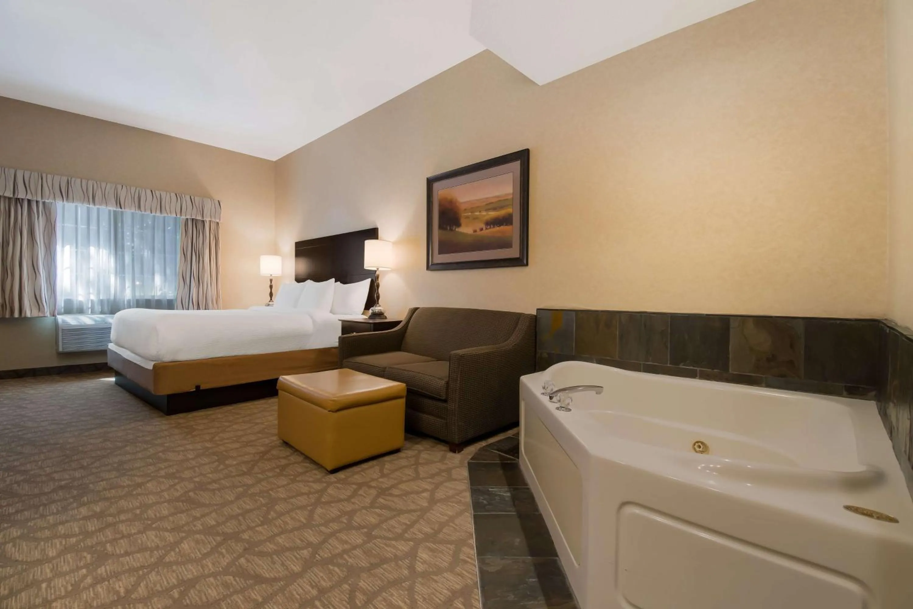 Bedroom, Bed in Best Western University Inn and Suites