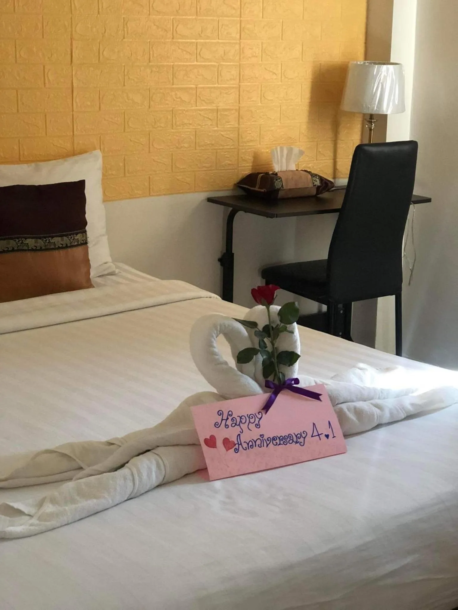 Bed in DE ROSE Hotel Chiang Mai