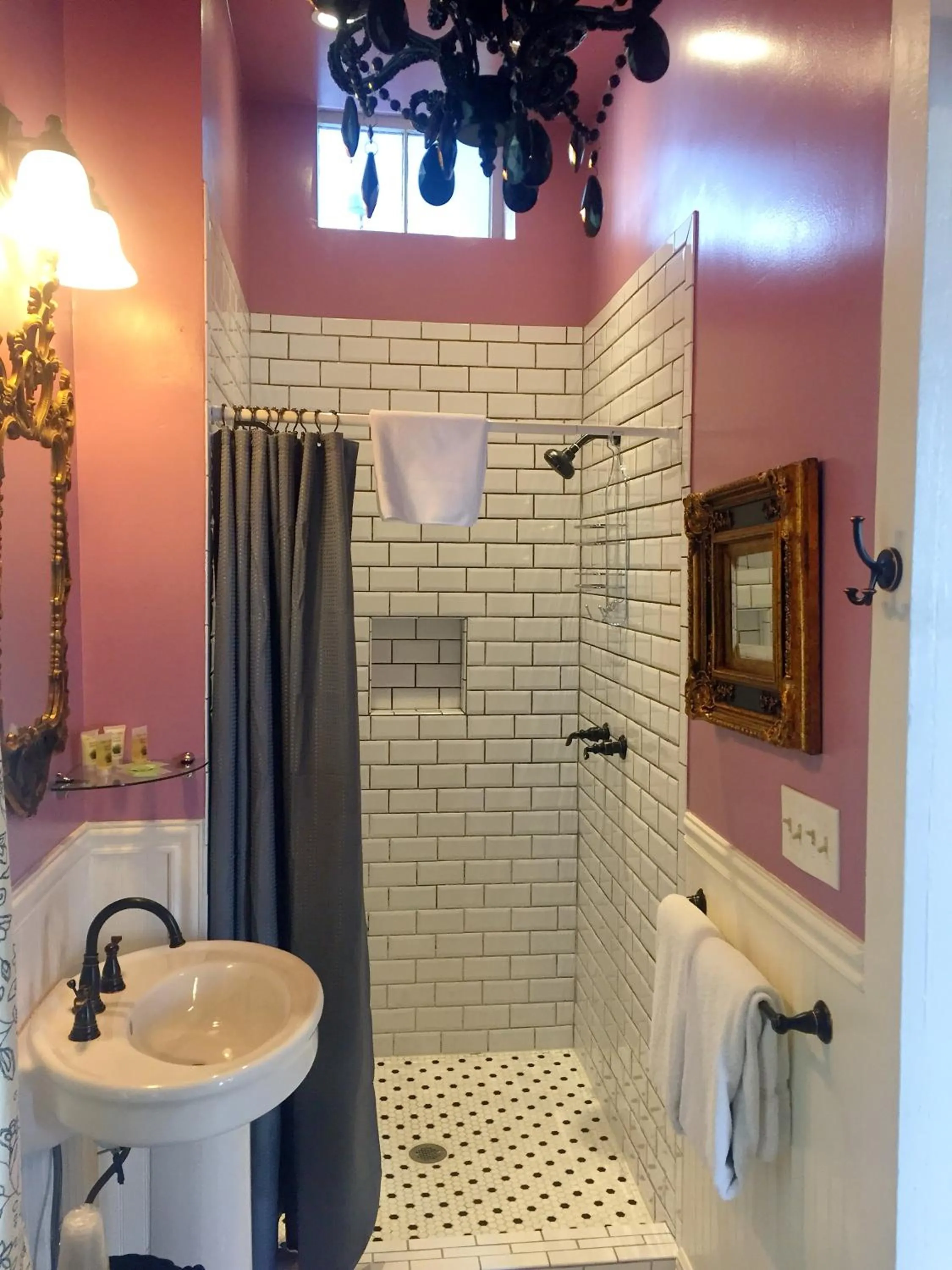 Bathroom in Creole Gardens Guesthouse and Inn
