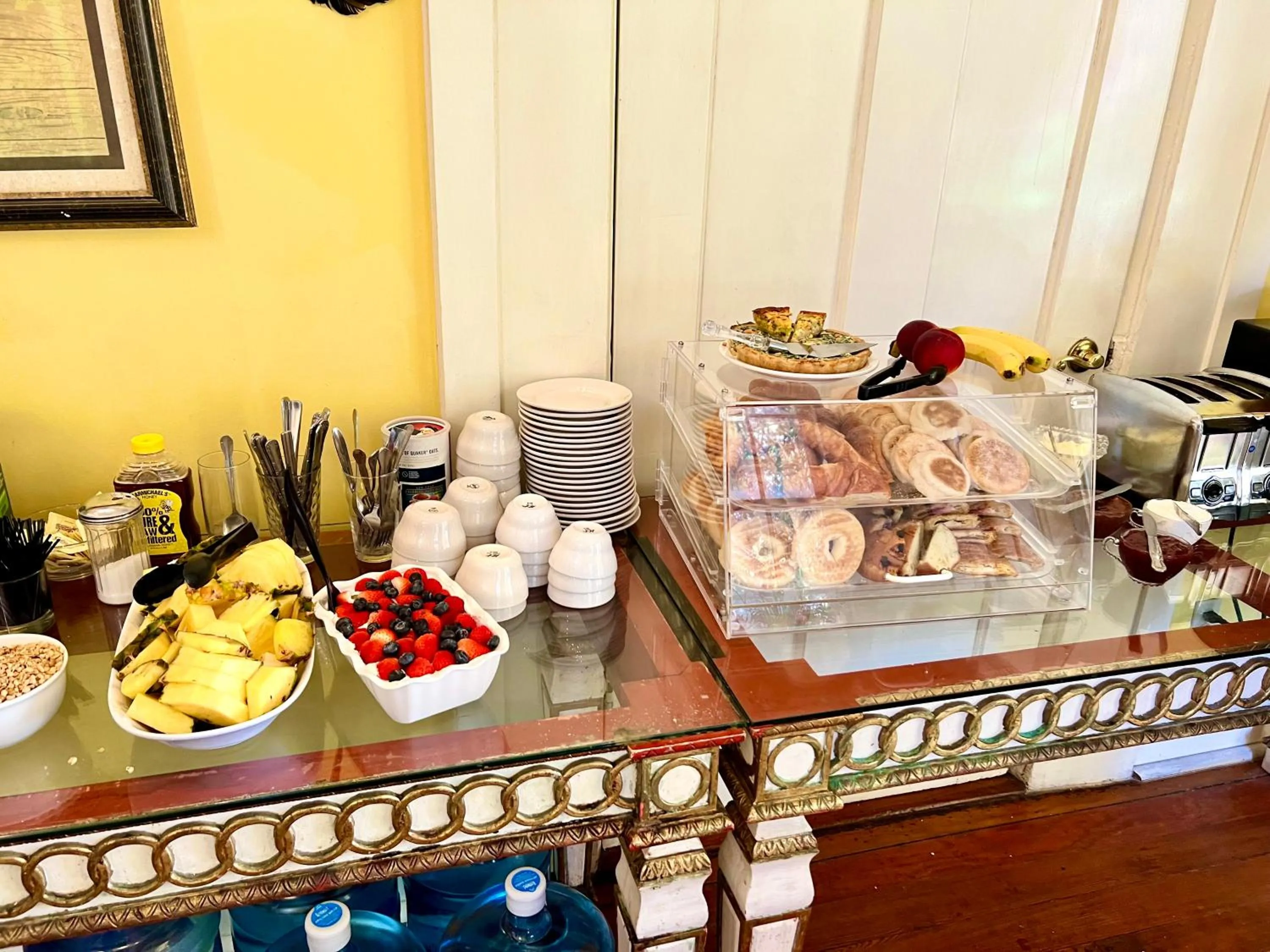 Breakfast in Creole Gardens Guesthouse and Inn