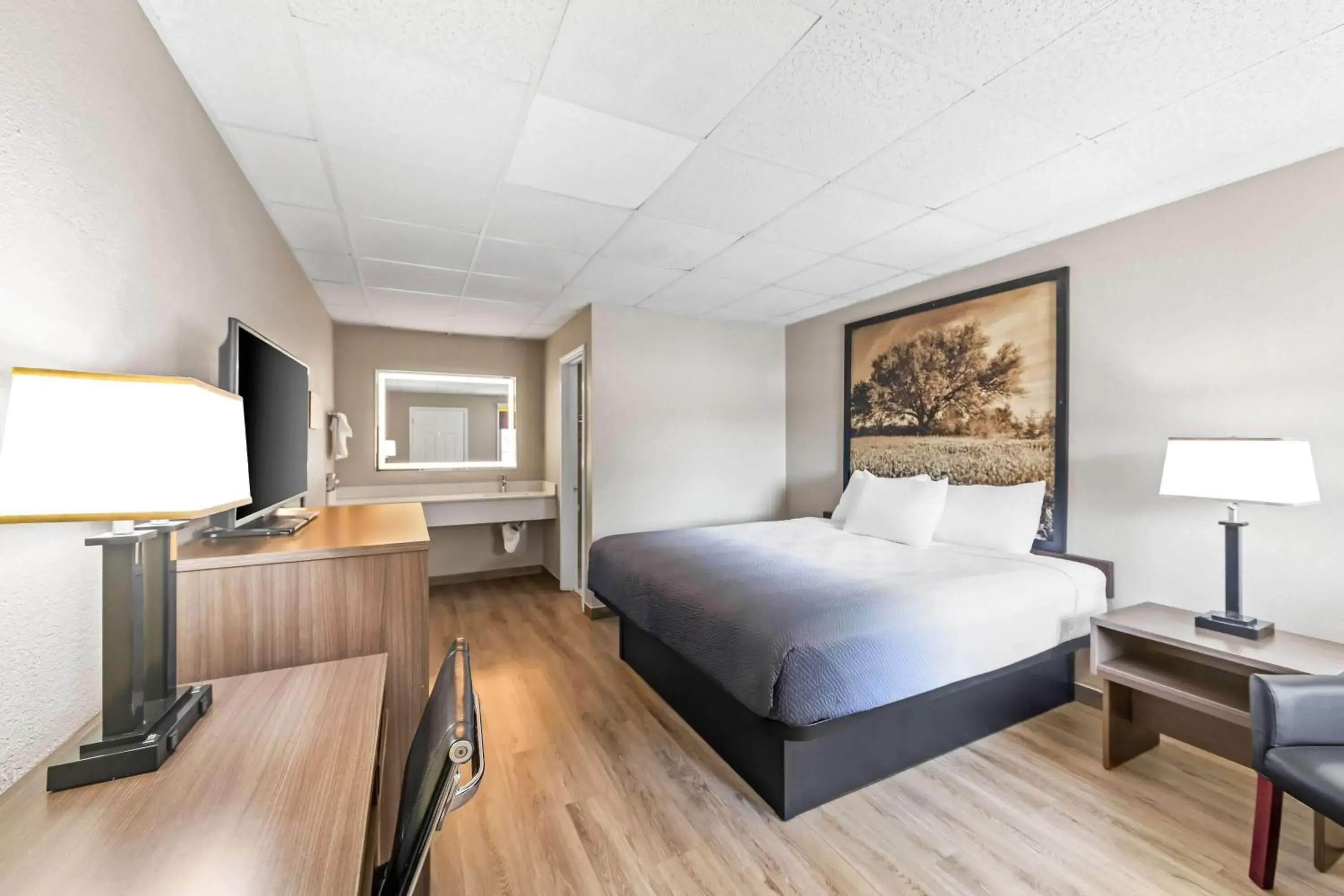 King Room - Non-Smoking in Super 8 by Wyndham Fredericksburg King Room - Non-Smoking in Super 8 by Wyndham Fredericksburg