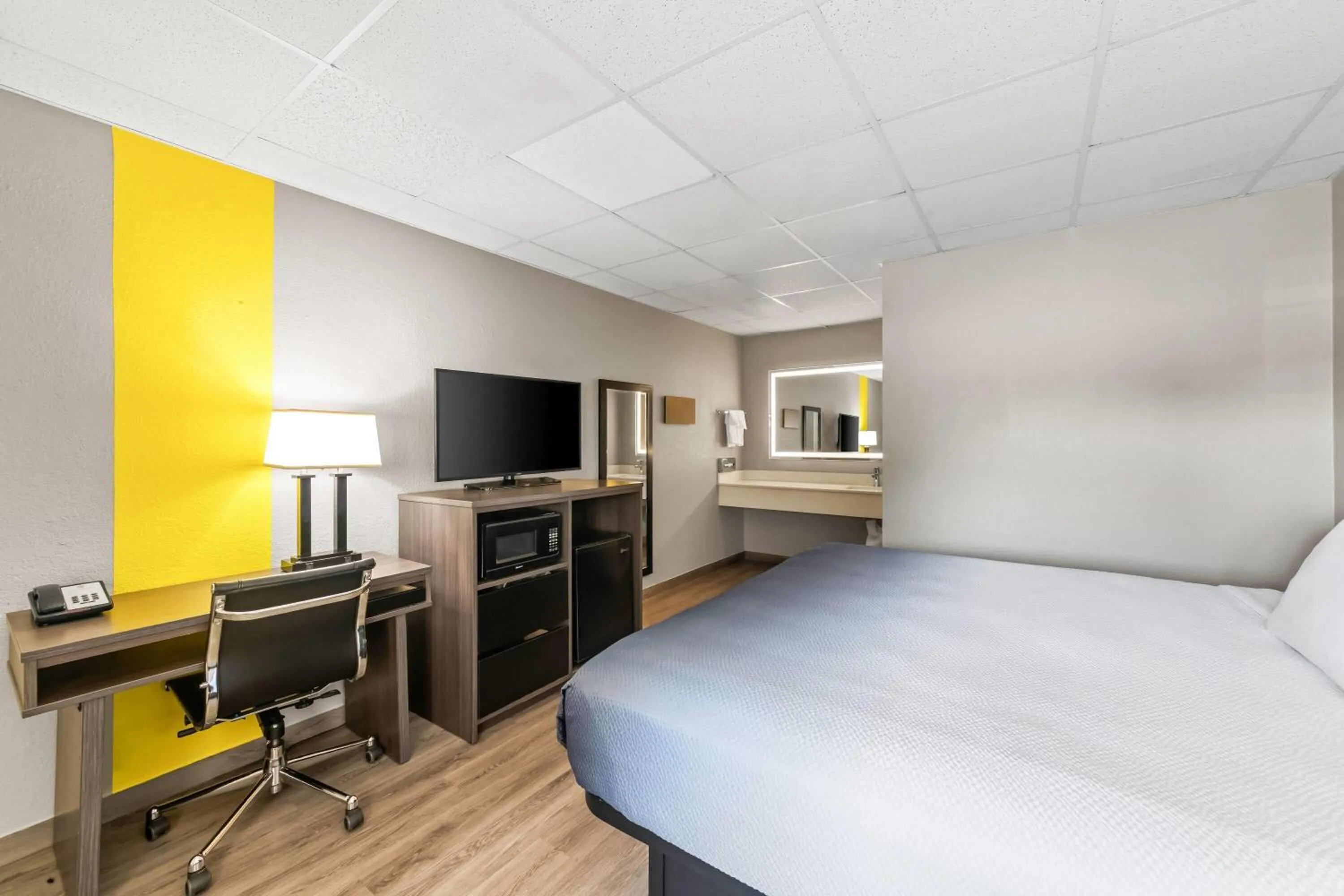 Bed in Super 8 by Wyndham Fredericksburg