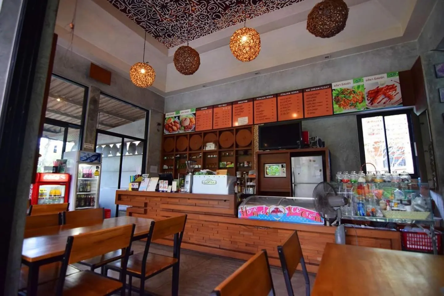 Restaurant/places to eat in Chalicha Resort