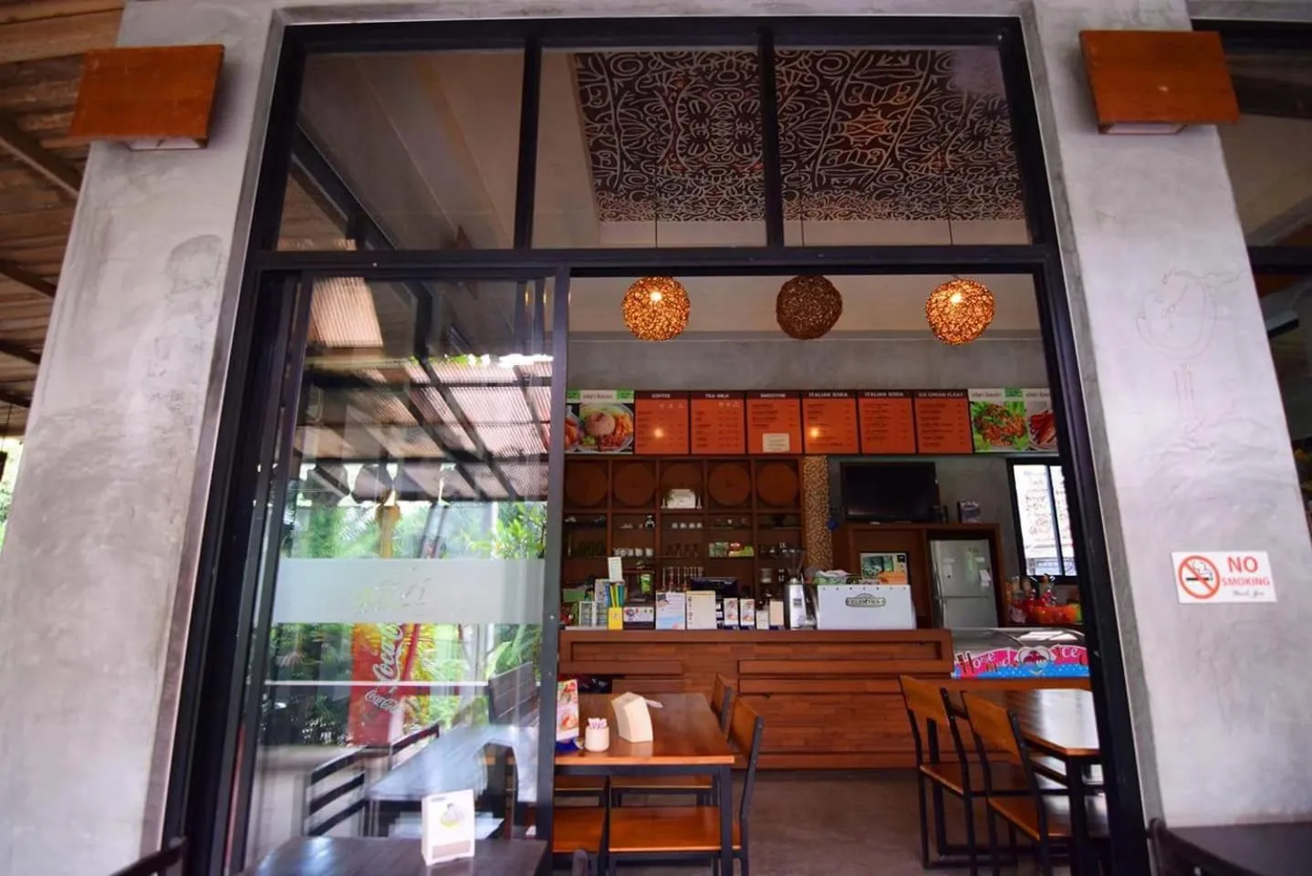 Restaurant/places to eat in Chalicha Resort