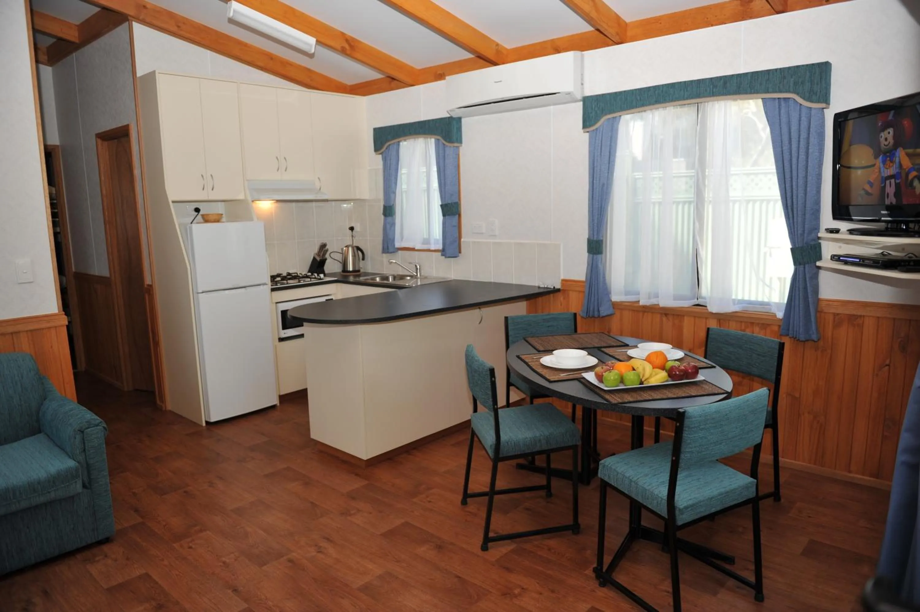 Kitchen or kitchenette in Levi Adelaide Holiday Park