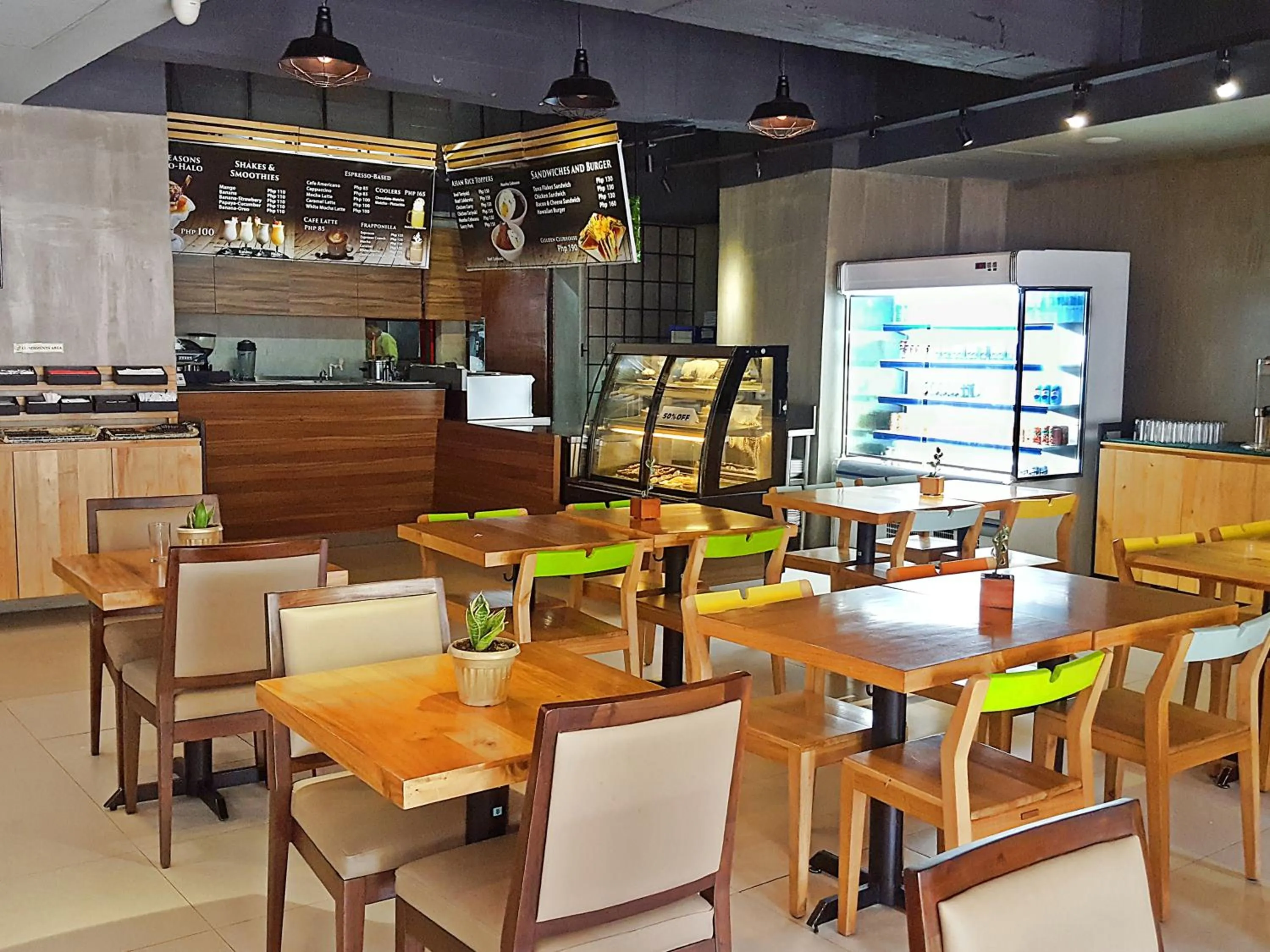 Restaurant/places to eat in Golden Valley Hotel