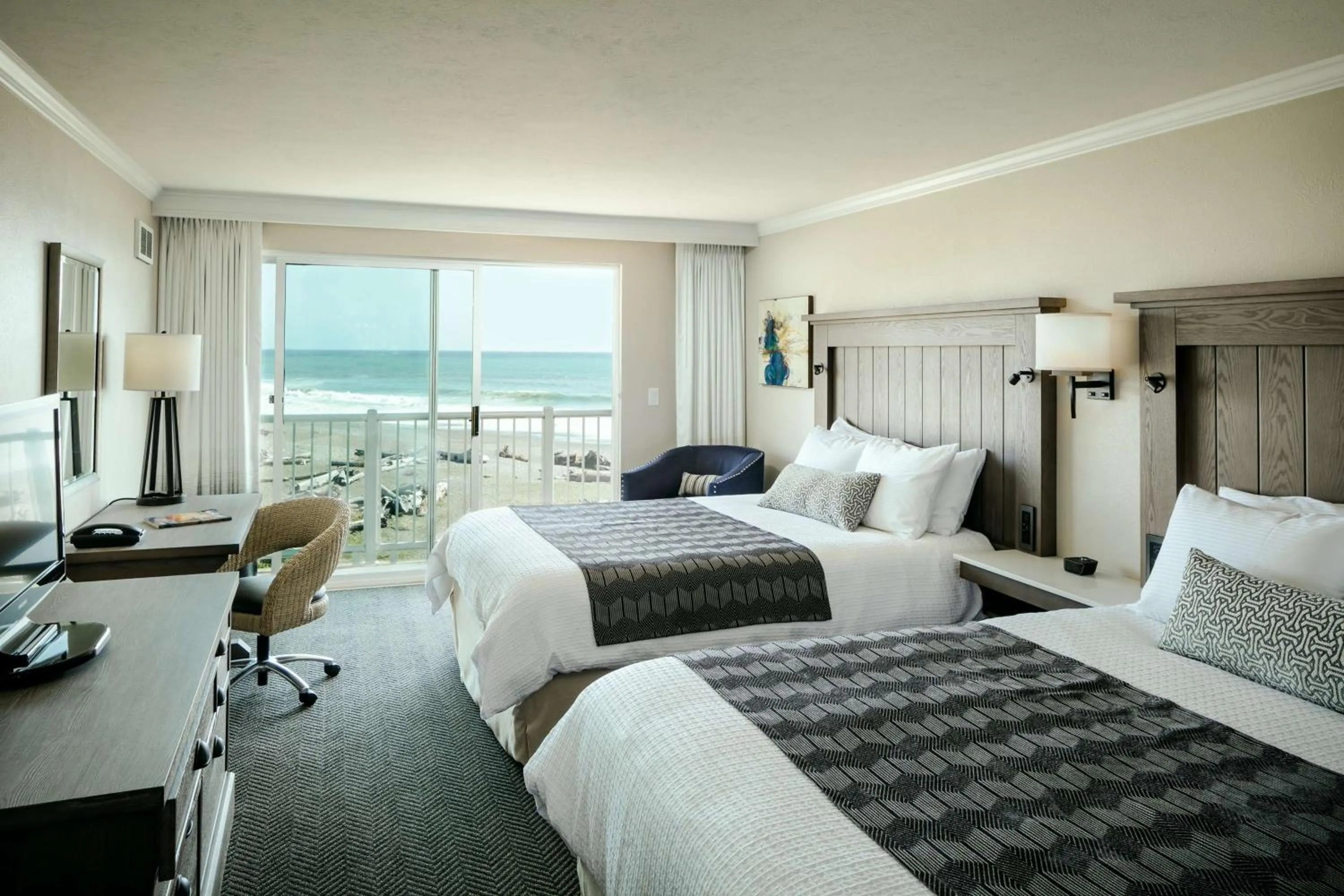 Photo of the whole room, Bed in Beachfront Inn