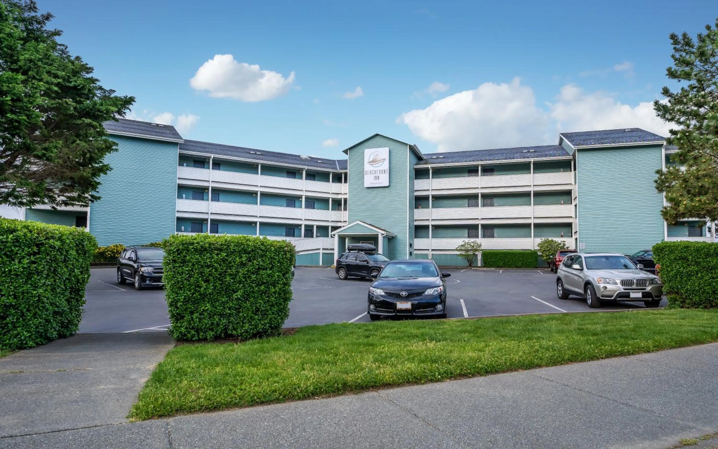 Facade/entrance in Beachfront Inn