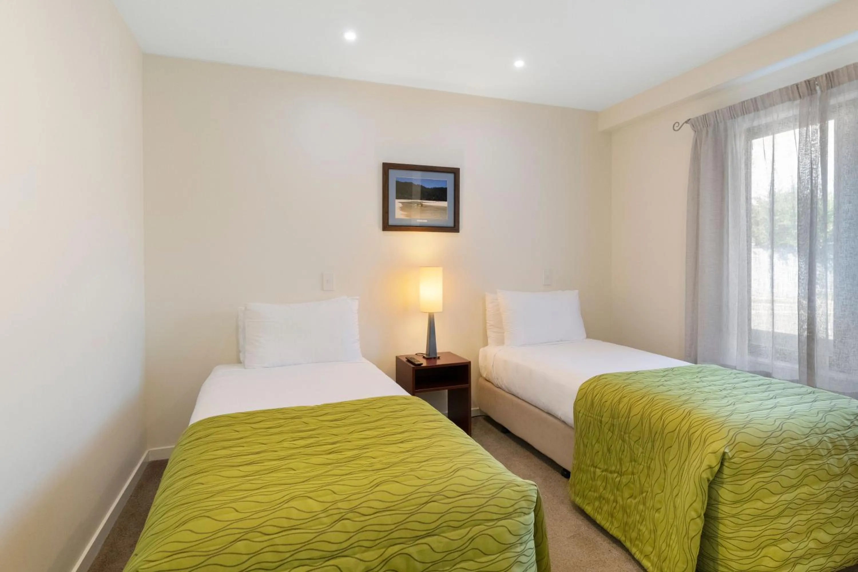 Bed in Nautilus Lodge Motel