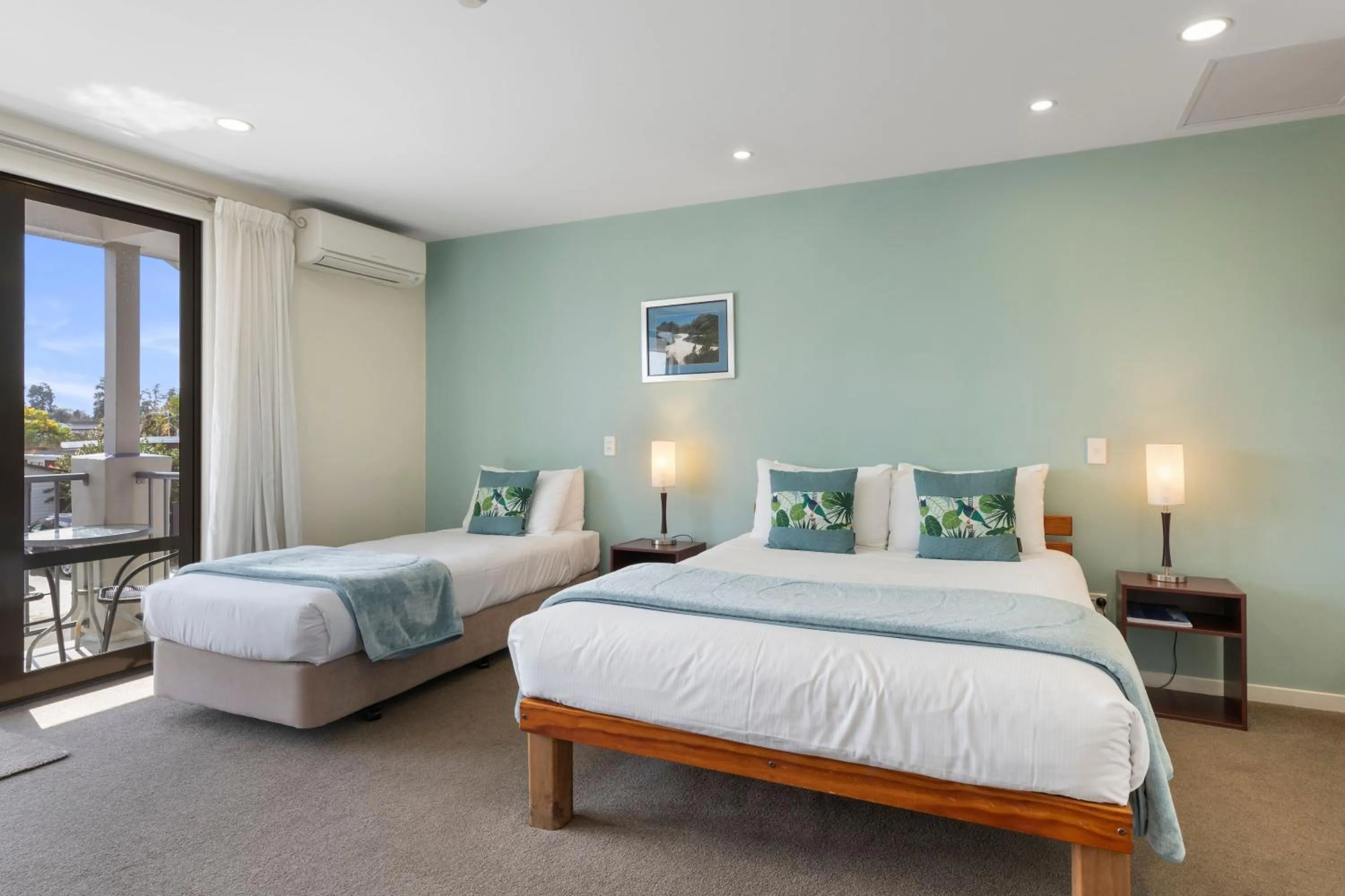 Bed in Nautilus Lodge Motel