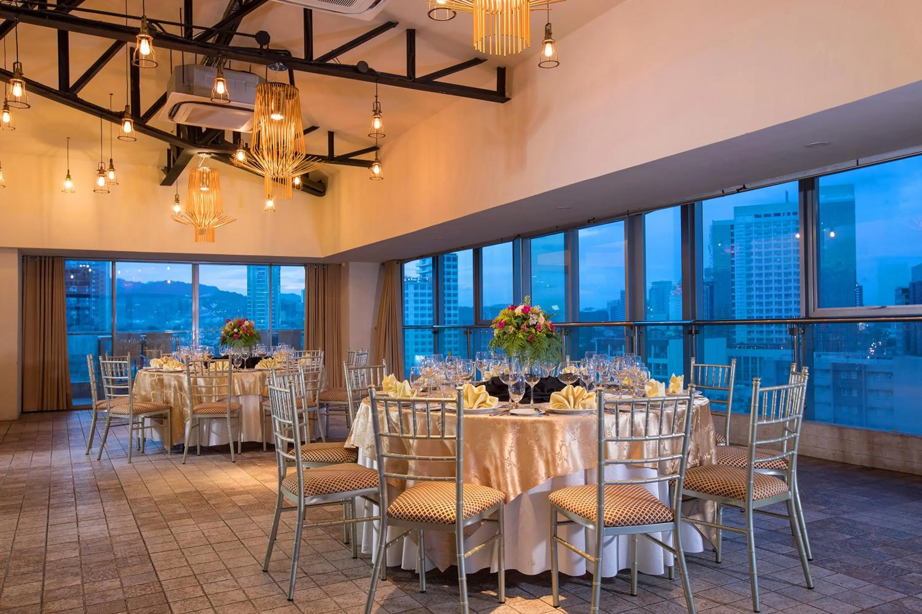 Banquet/Function facilities in Golden Prince Hotel & Suites