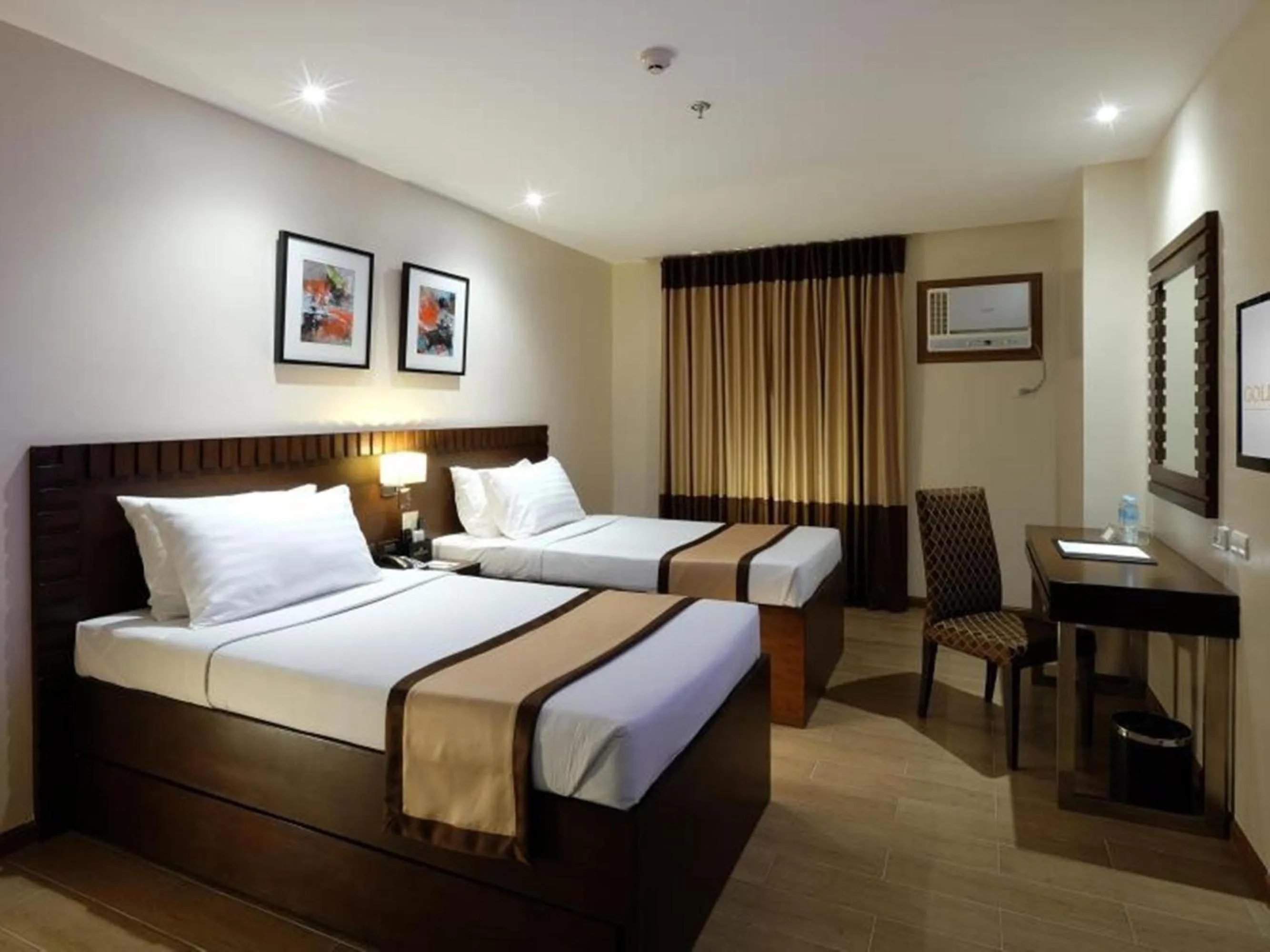 Bed in Golden Prince Hotel & Suites