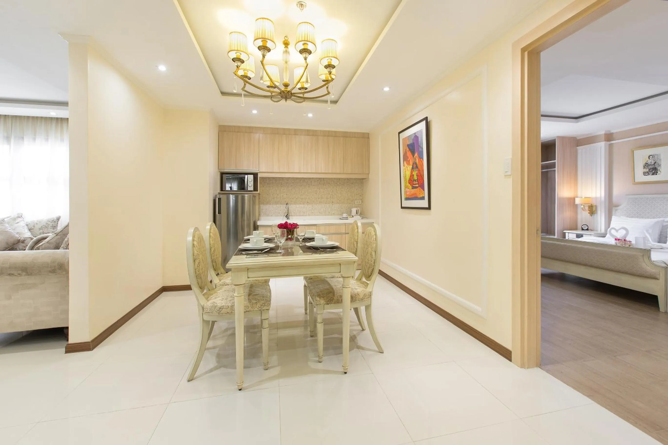 Coffee/tea facilities, Bed in Golden Prince Hotel & Suites