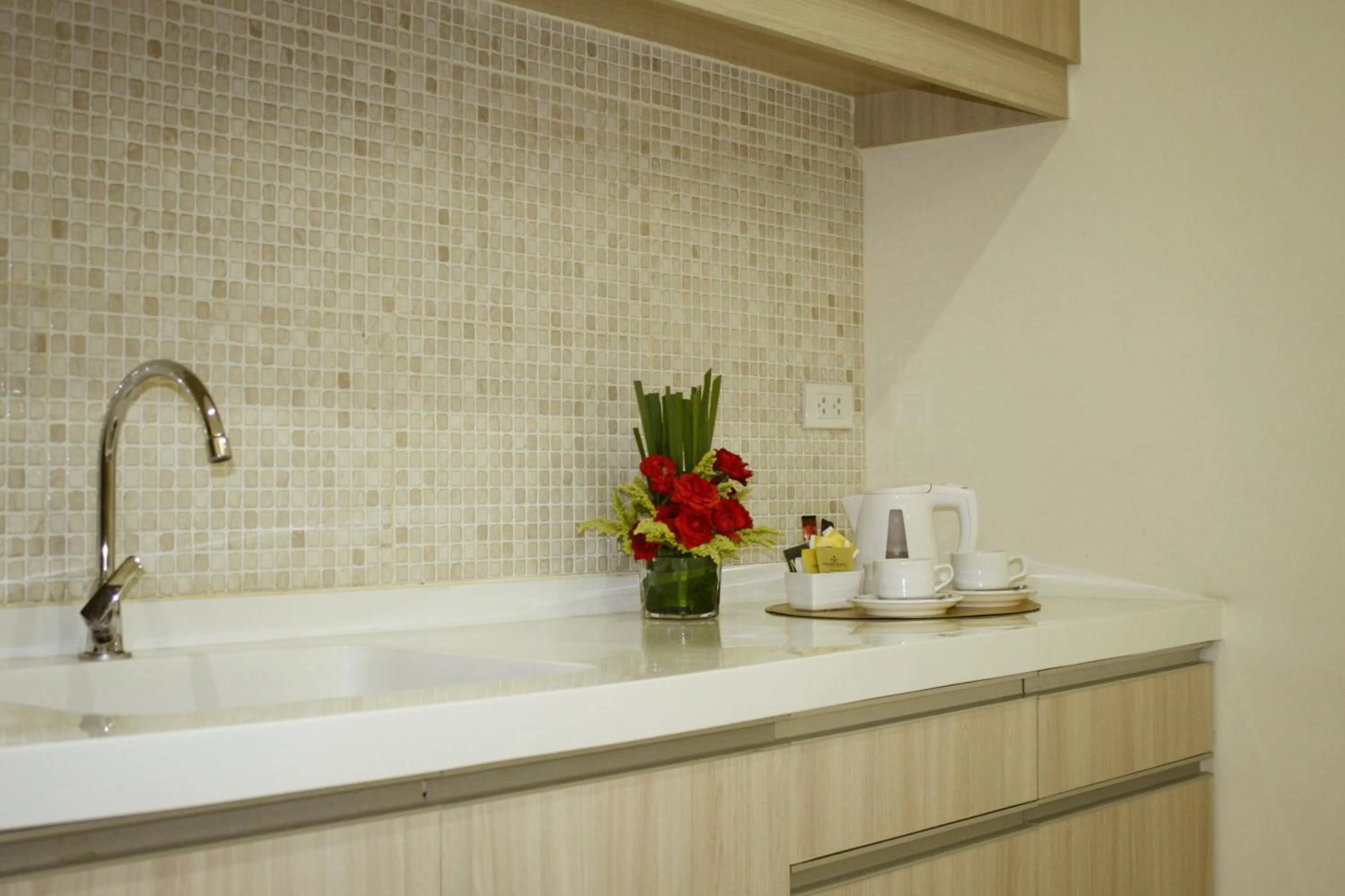 Coffee/tea facilities in Golden Prince Hotel & Suites