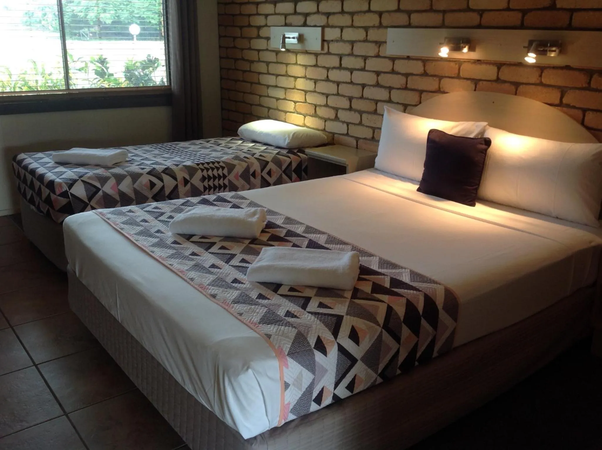 Bedroom, Bed in Castle Motor Lodge