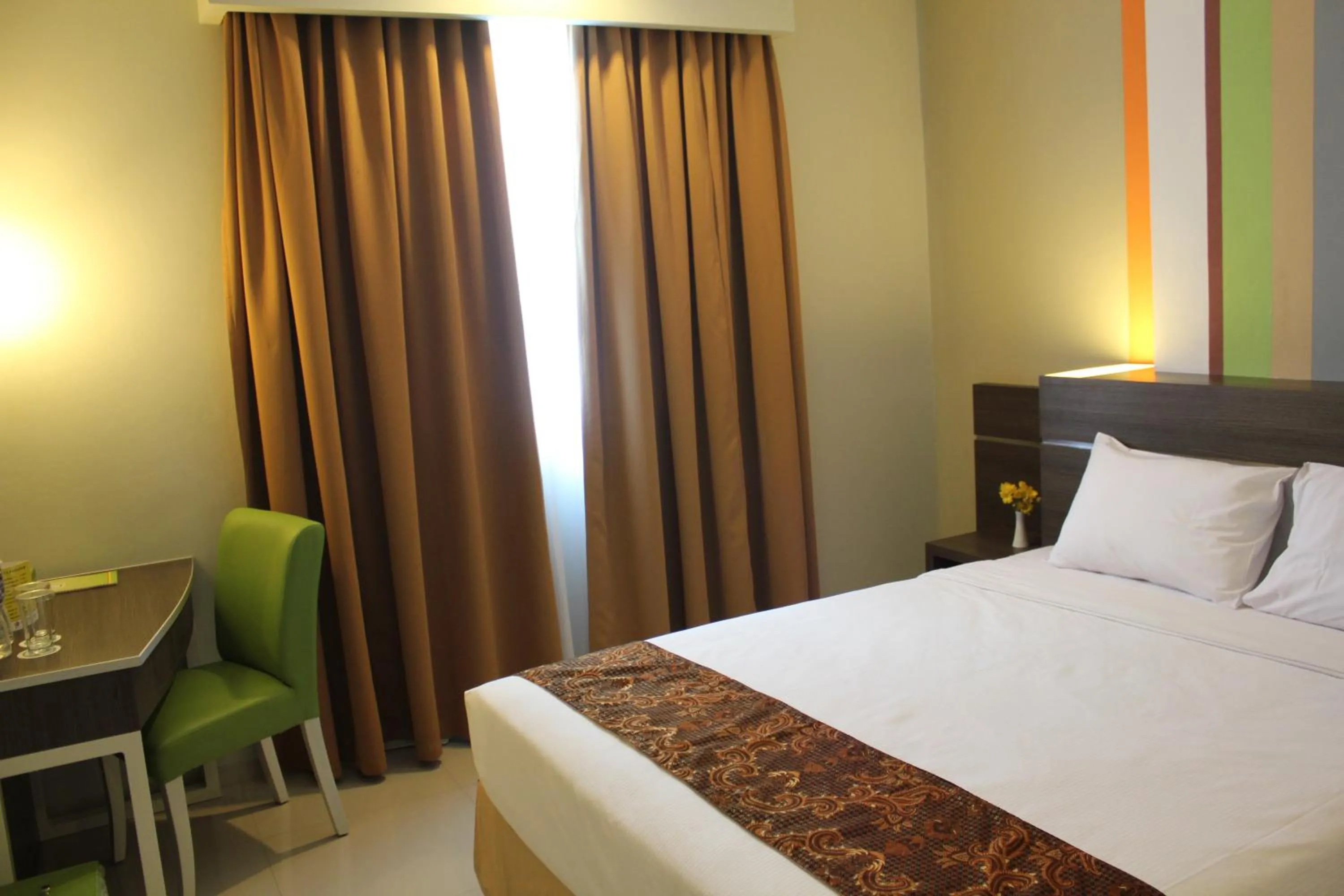 Bed in Pose In Hotel Solo