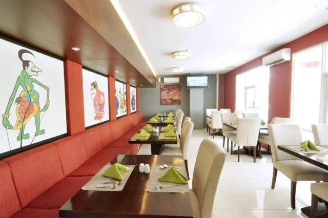 Restaurant/places to eat in Pose In Hotel Solo