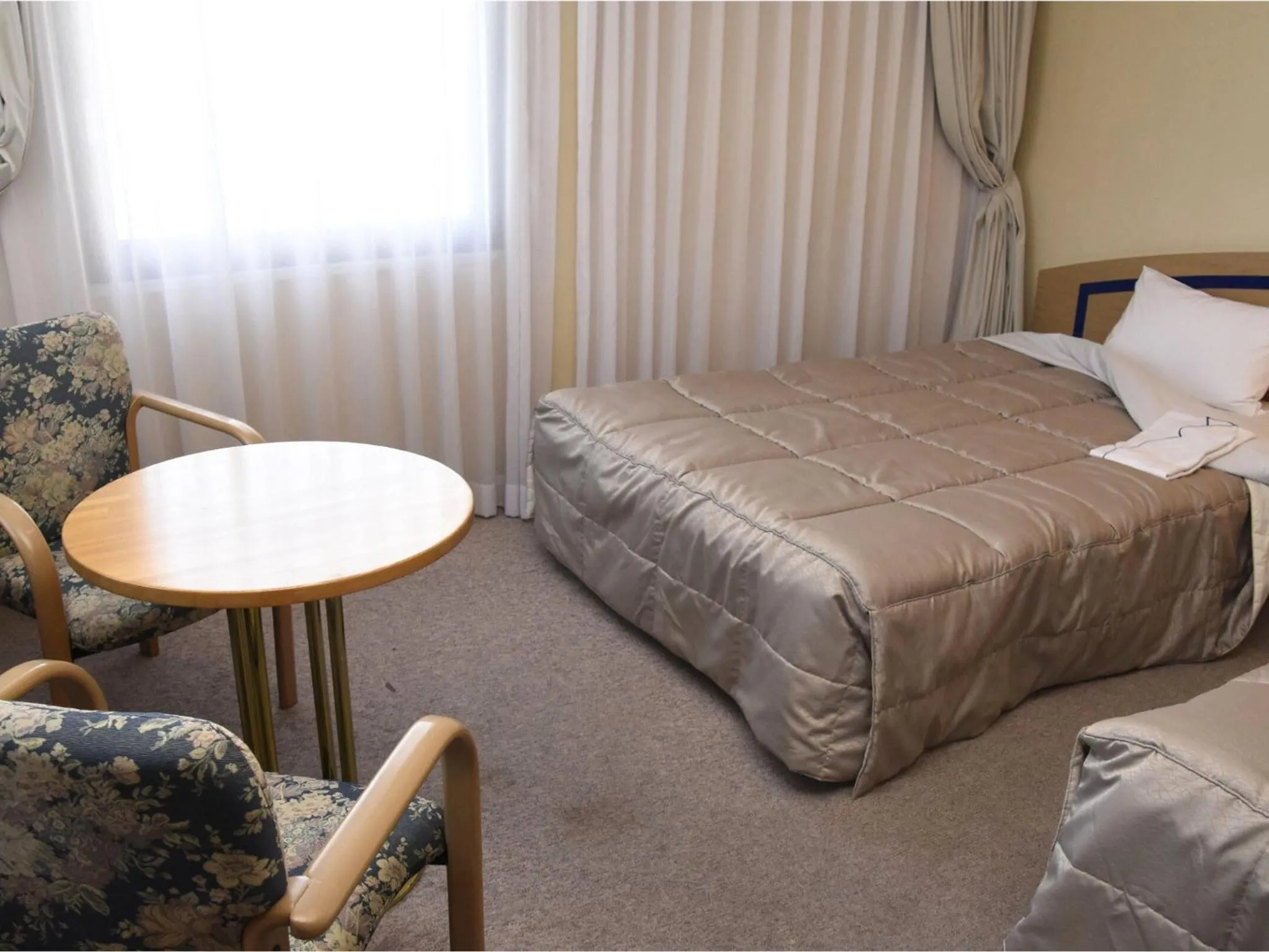 Photo of the whole room, Bed in Silk Hotel