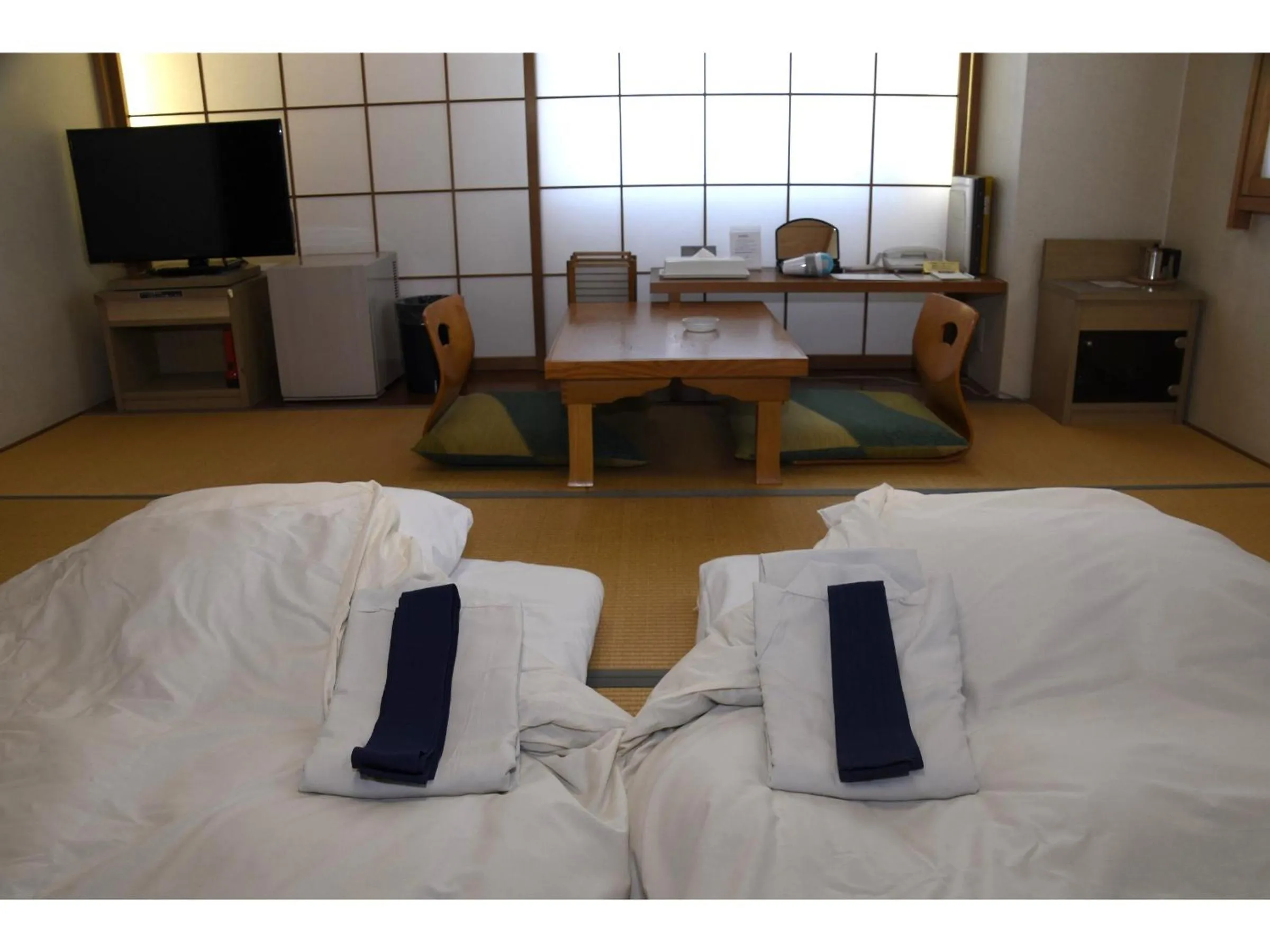 Photo of the whole room, Bed in Silk Hotel