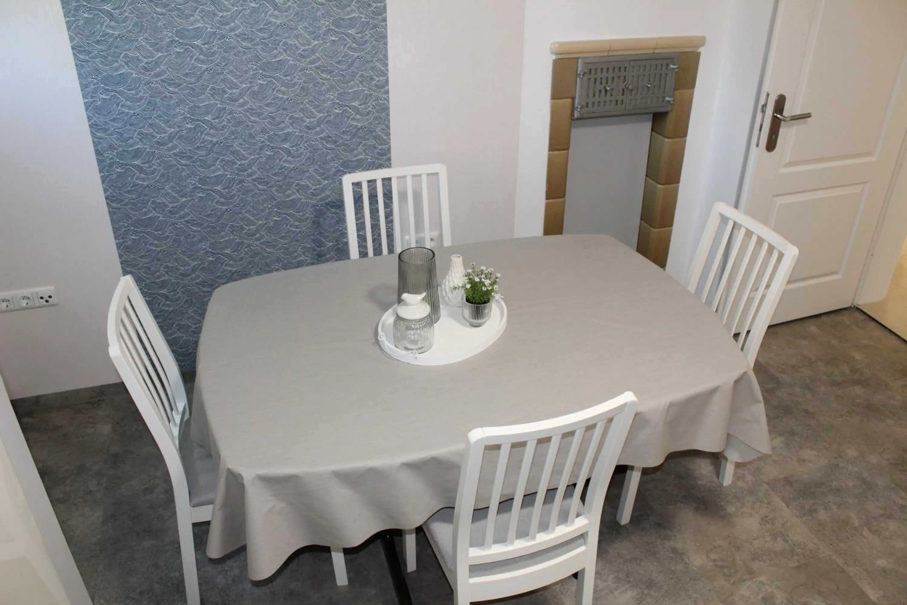 Kitchen or kitchenette in Monteurwohnung Ferienwohnung Rose in Isenbüttel Nähe Gifhorn, Wolfsburg, Braunschweig