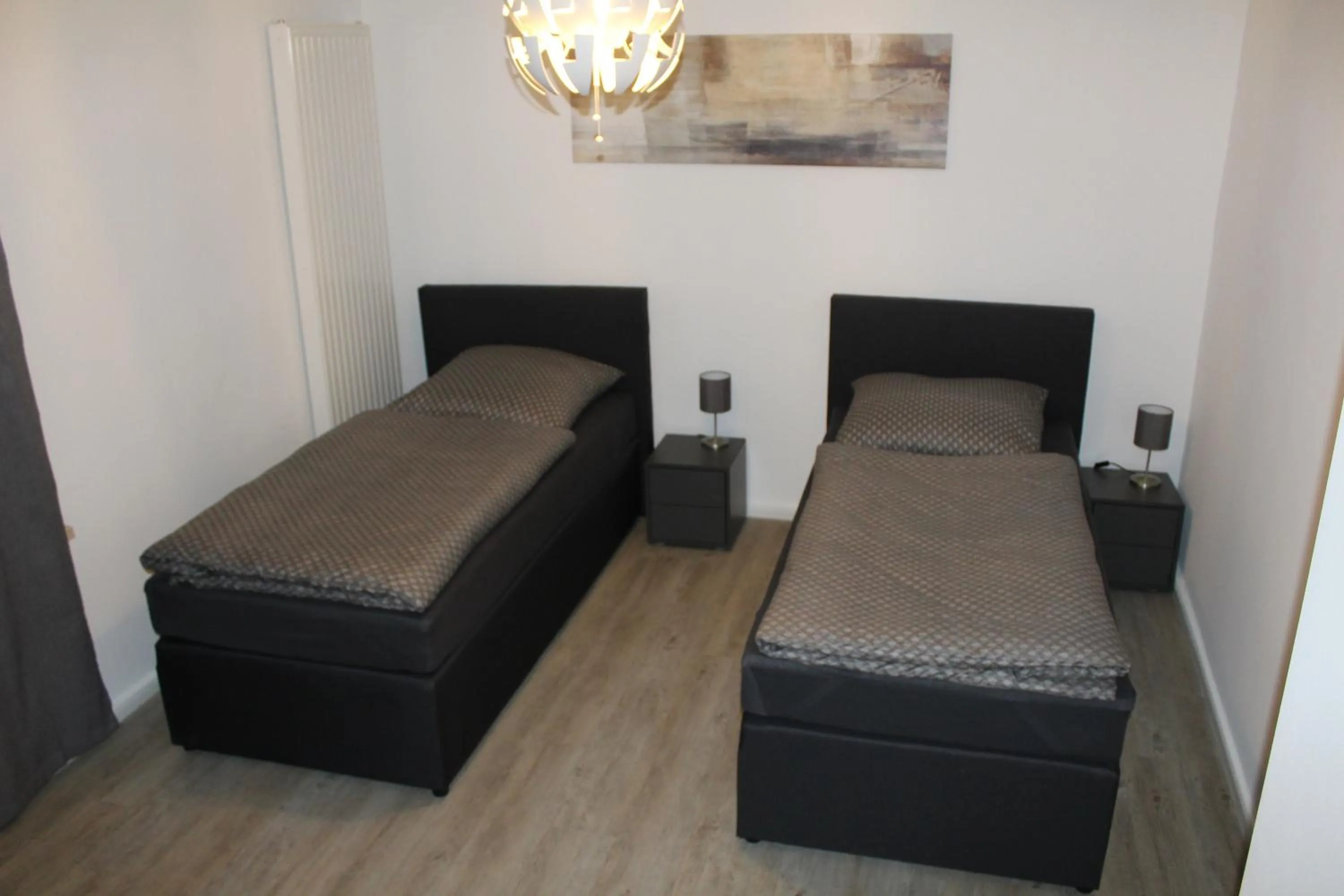 Bedroom, Bed in Monteurwohnung Ferienwohnung Rose in Isenbüttel Nähe Gifhorn, Wolfsburg, Braunschweig