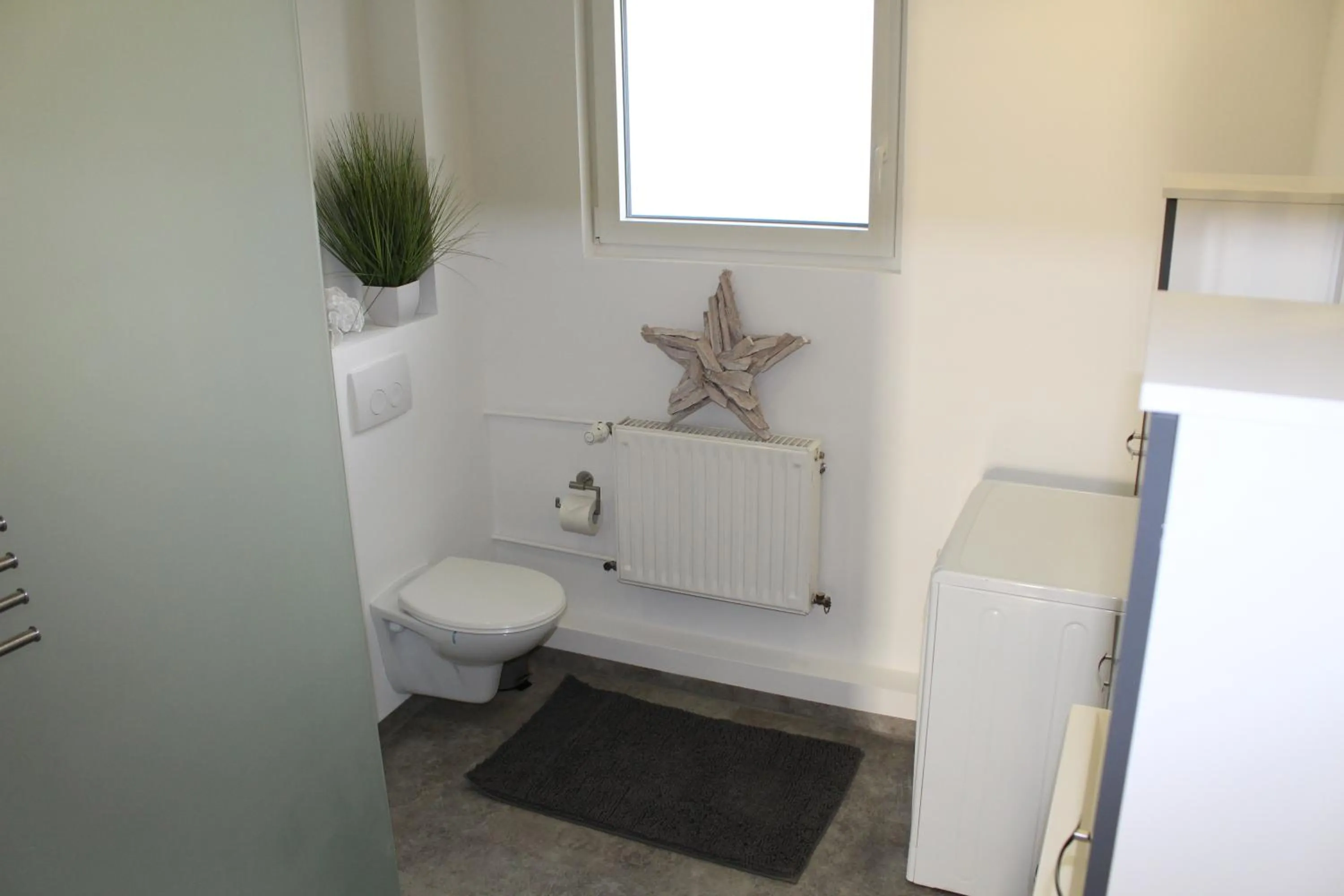 Bathroom in Monteurwohnung Ferienwohnung Rose in Isenbüttel Nähe Gifhorn, Wolfsburg, Braunschweig