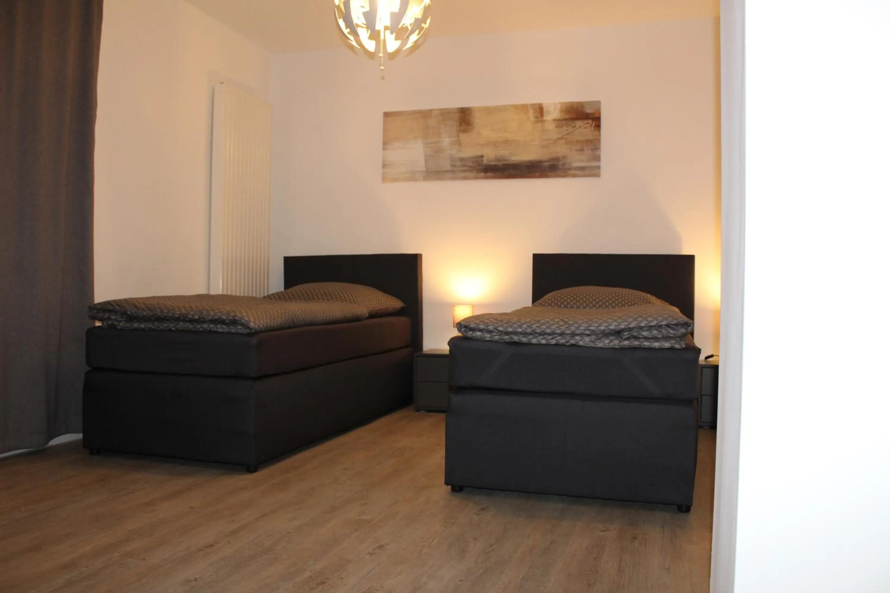 Bedroom, Bed in Monteurwohnung Ferienwohnung Rose in Isenbüttel Nähe Gifhorn, Wolfsburg, Braunschweig