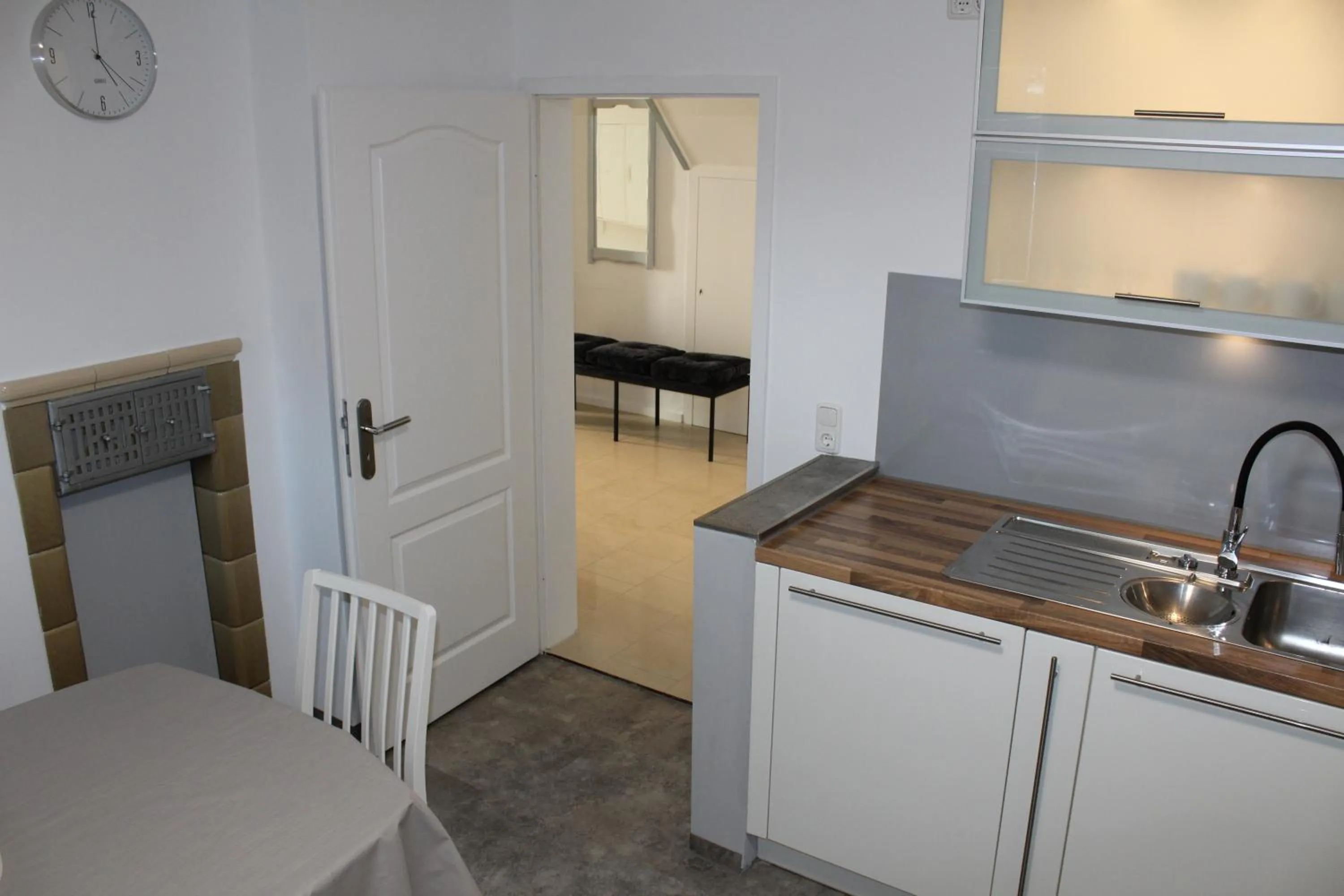 Kitchen or kitchenette in Monteurwohnung Ferienwohnung Rose in Isenbüttel Nähe Gifhorn, Wolfsburg, Braunschweig