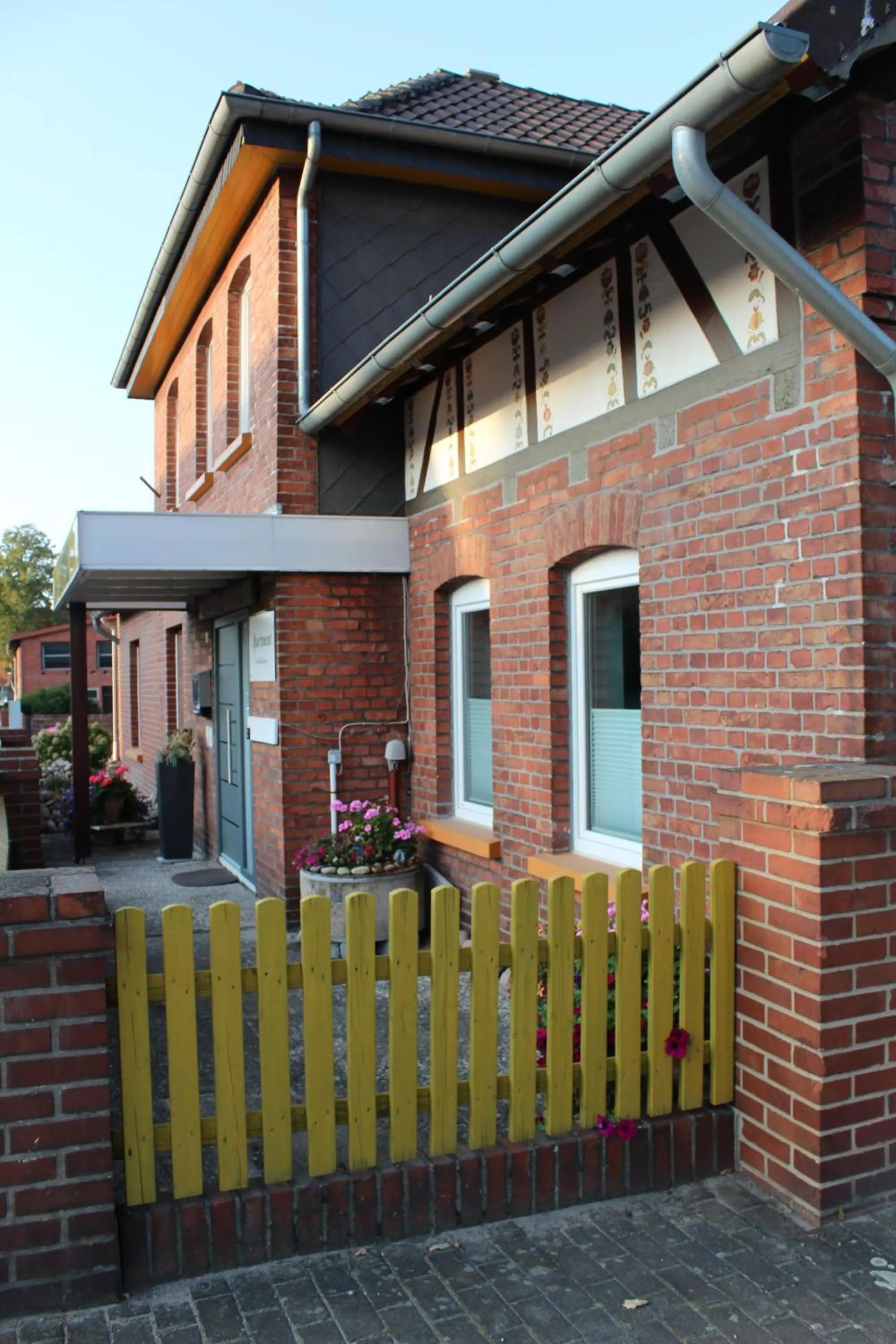 Property building in Monteurwohnung Ferienwohnung Rose in Isenbüttel Nähe Gifhorn, Wolfsburg, Braunschweig
