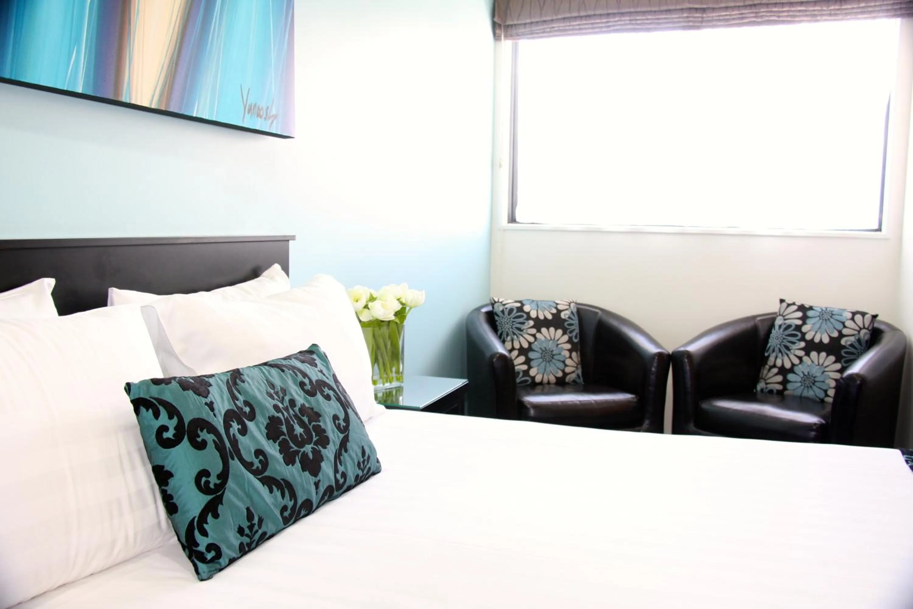 Seating area, Bed in Camelot On Ulster