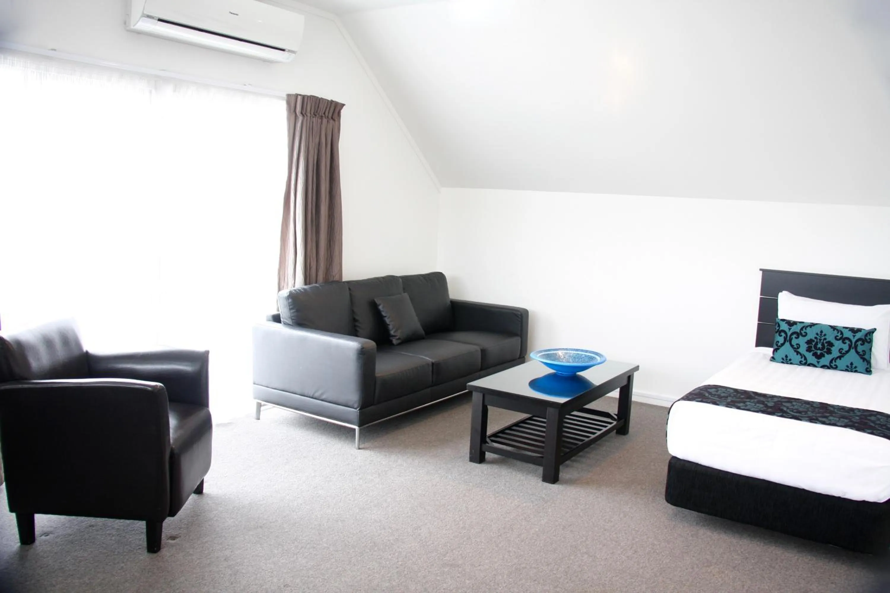 Living room, Bed in Camelot On Ulster