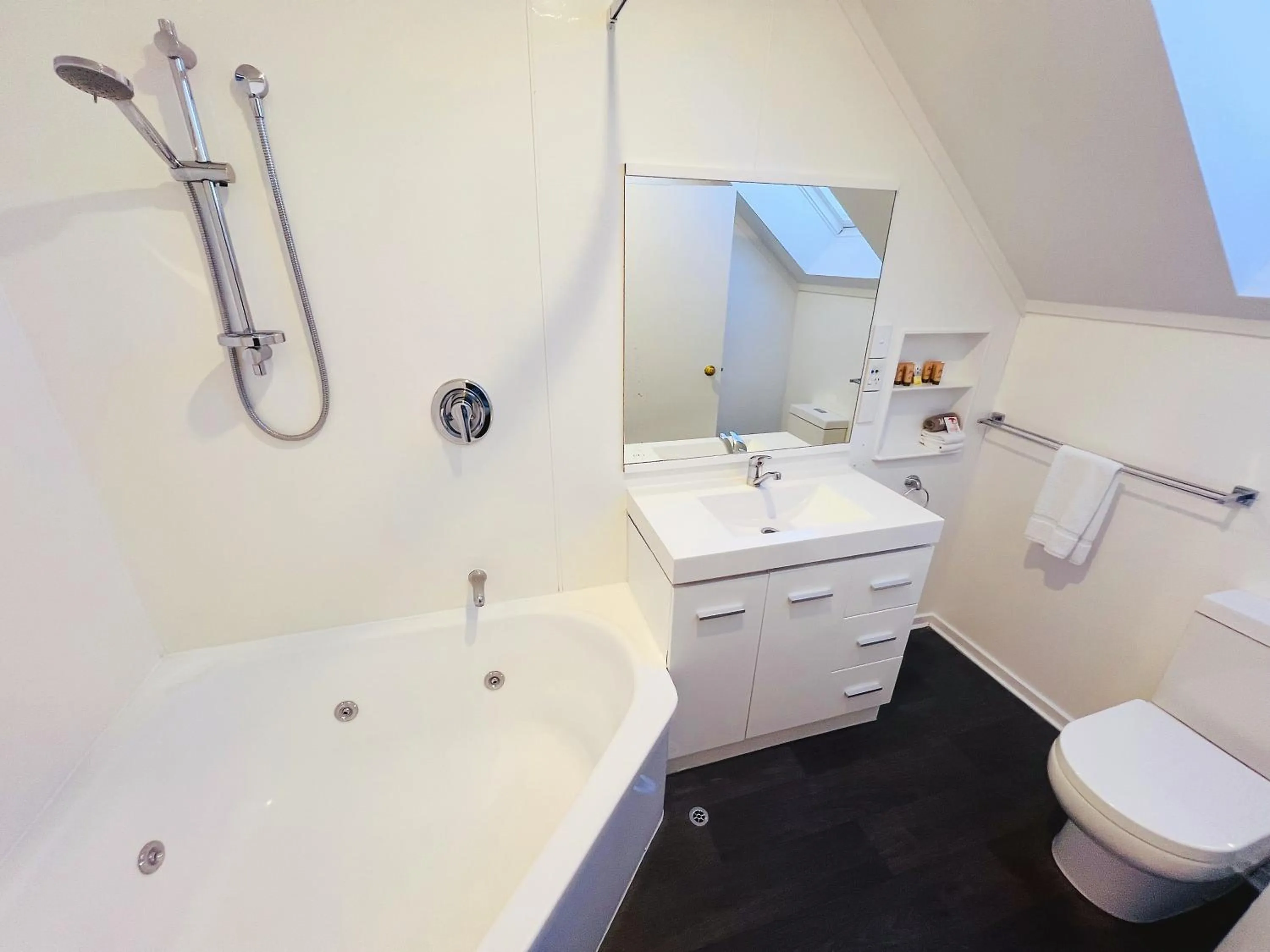 Bathroom in Camelot On Ulster