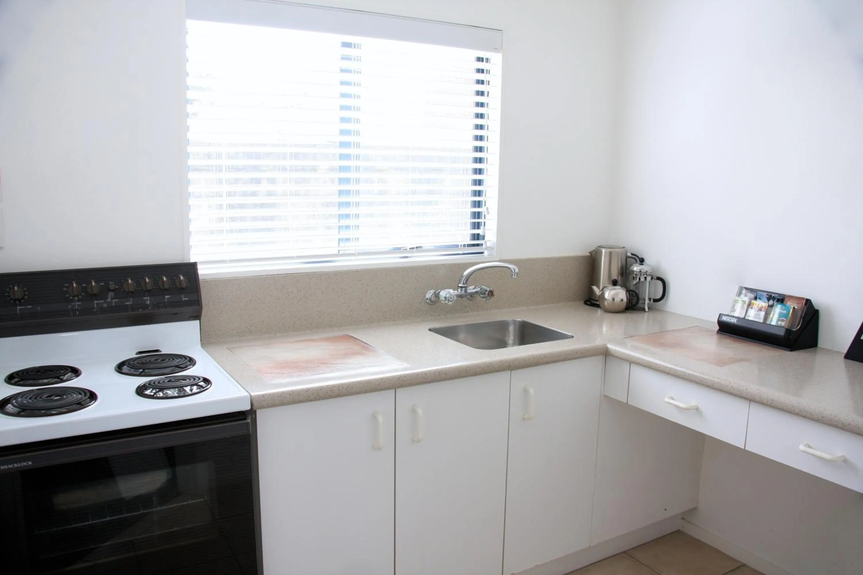 Kitchen or kitchenette in Camelot On Ulster