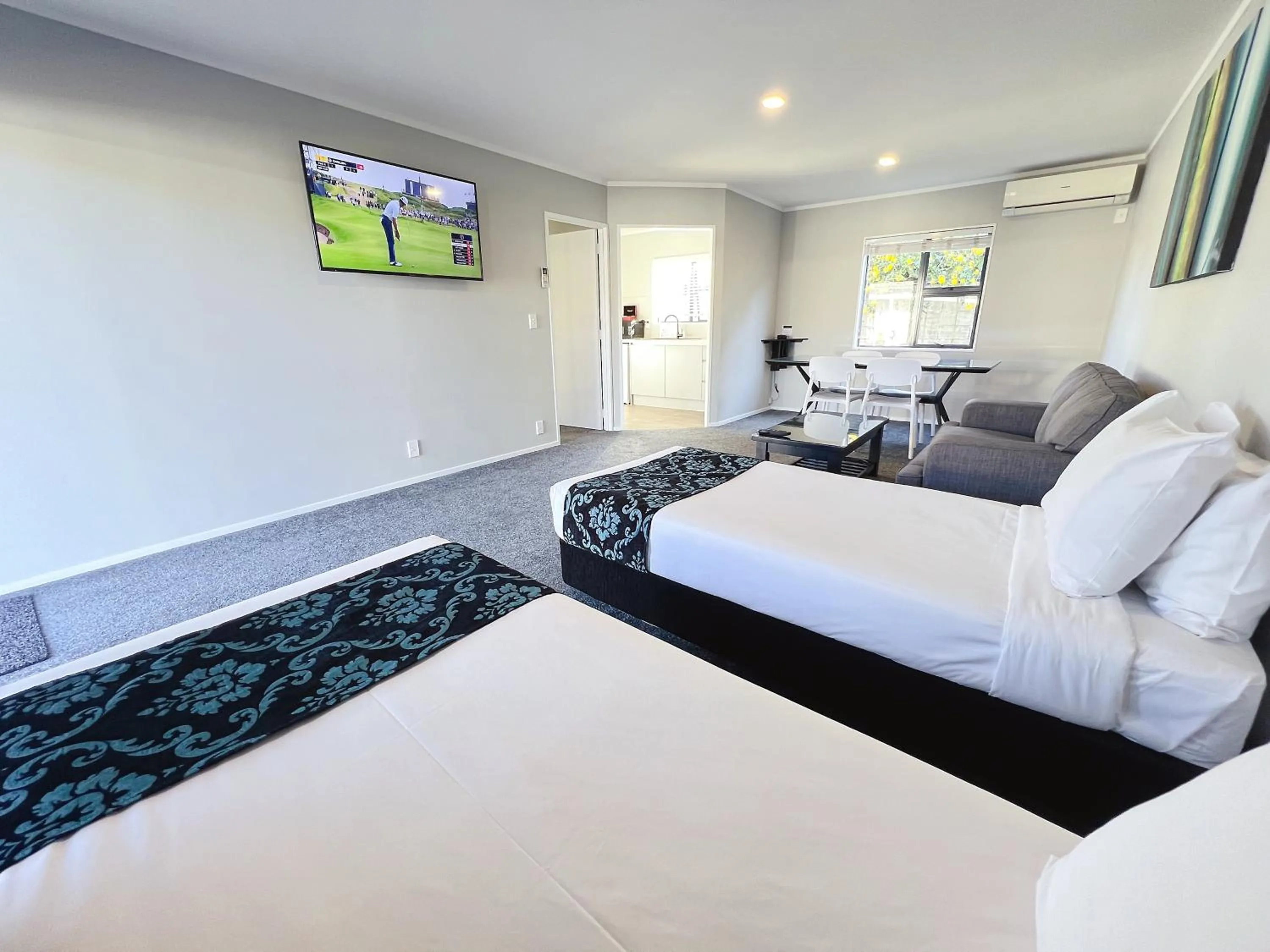 Living room, Bed in Camelot On Ulster