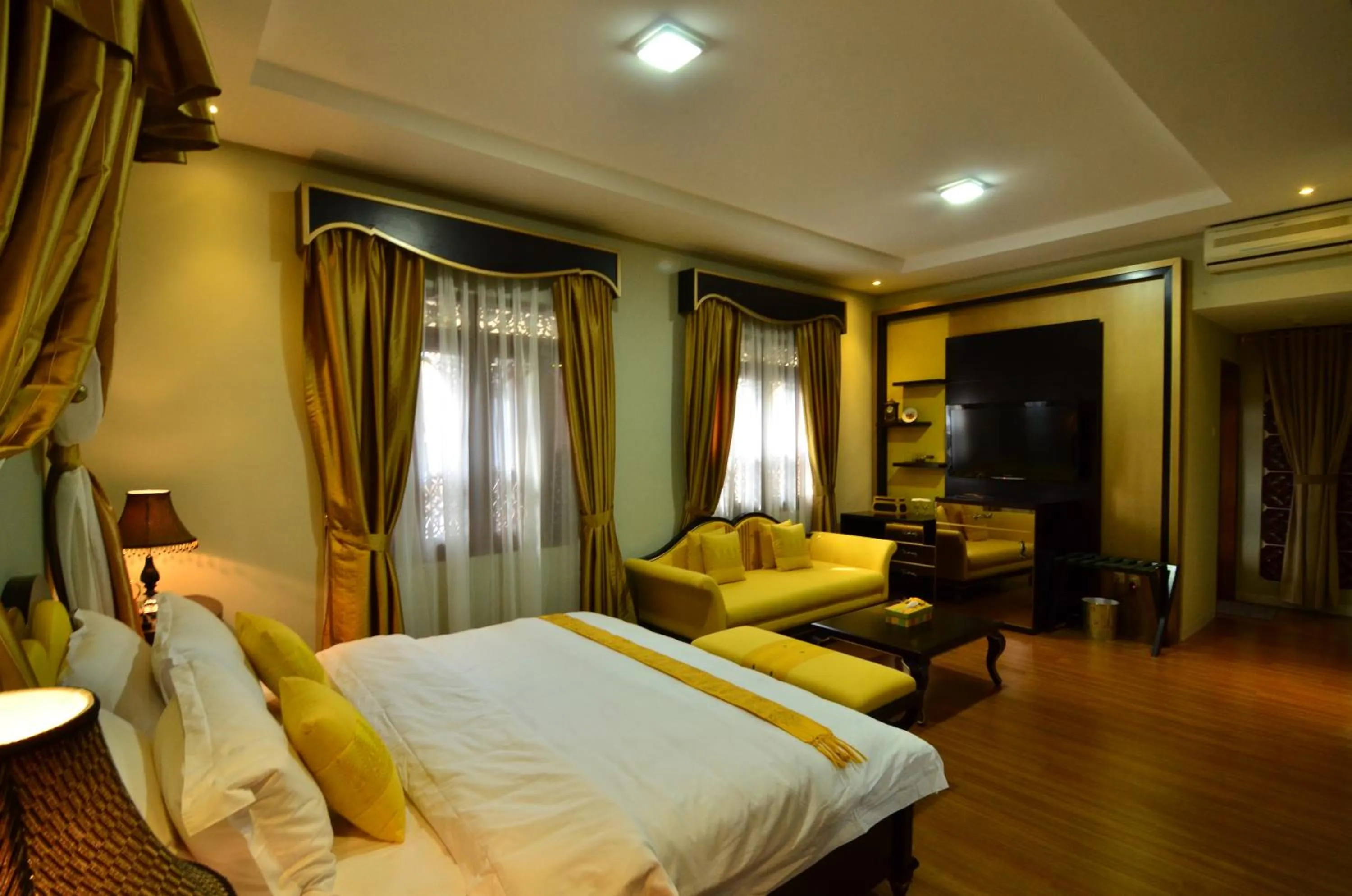 Photo of the whole room, Bed in Balai Melayu Hotel
